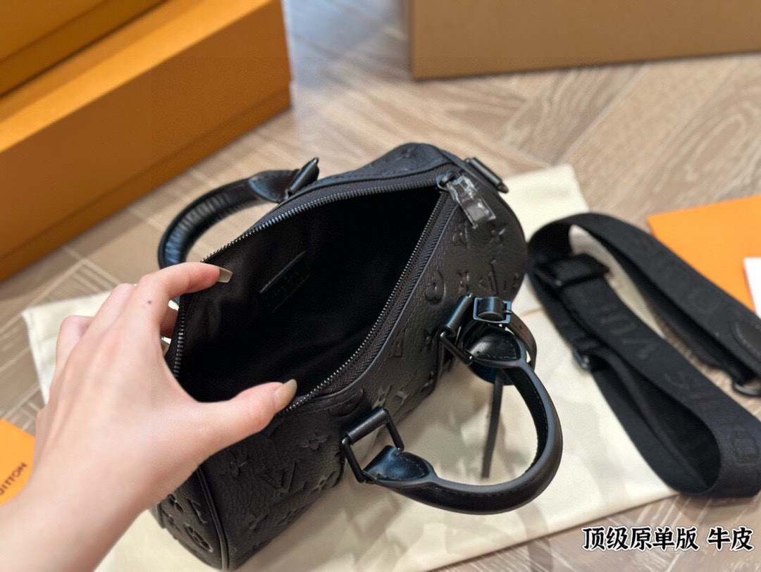 Louis Vuitton Keepall XS Bolso Almohada 21 en Cuero Monograma Negro 10 i1758864826355 4266 0 8