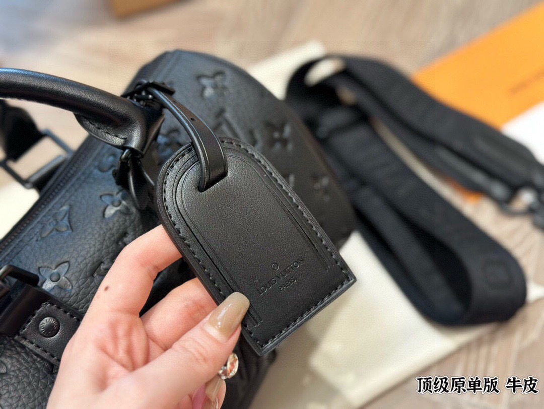 Louis Vuitton Keepall XS Bolso Almohada 21 en Cuero Monograma Negro 7 i1758864828591 526 0 5