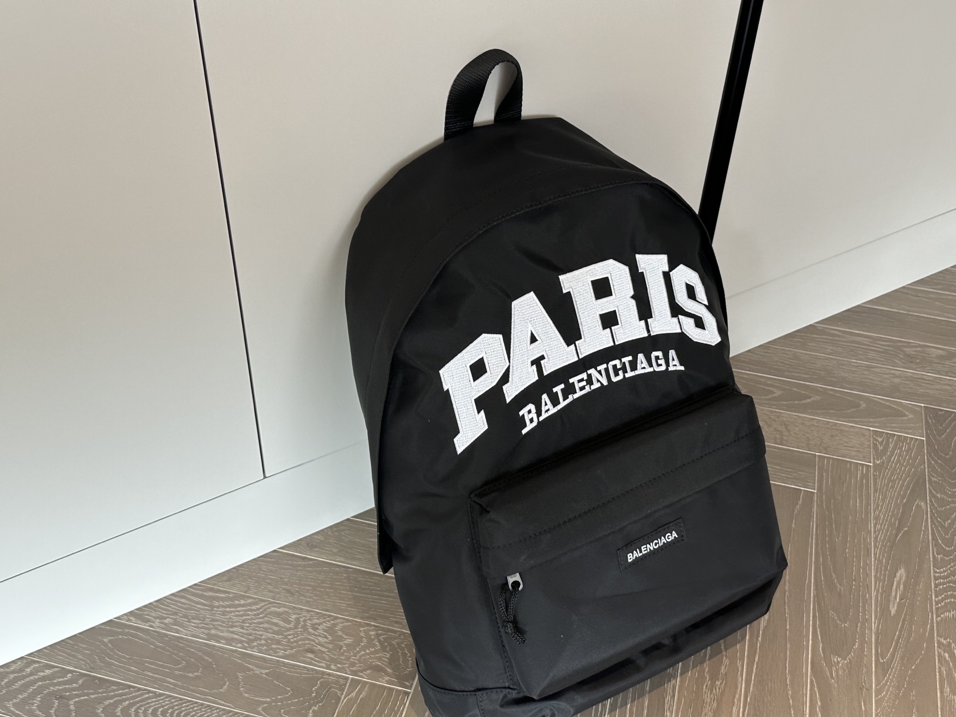 Mochila Balenciaga Negra: Elegancia y Funcionalidad en un Diseño Duradero 4 i1758877178205 8494 0 2