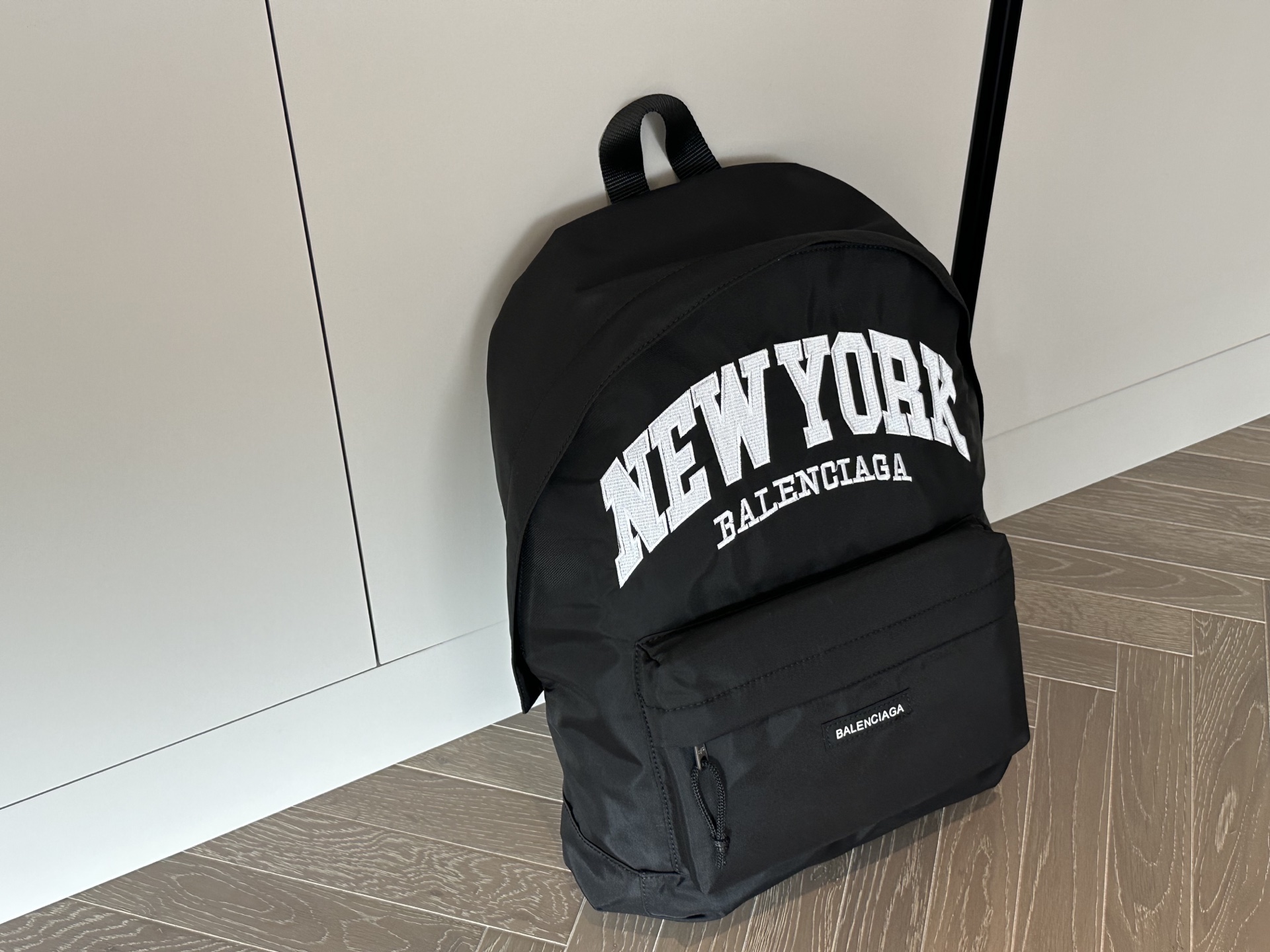 Mochila Balenciaga Negra: Elegancia y Funcionalidad en un Diseño Duradero 3 i1758877178254 6528 0 1