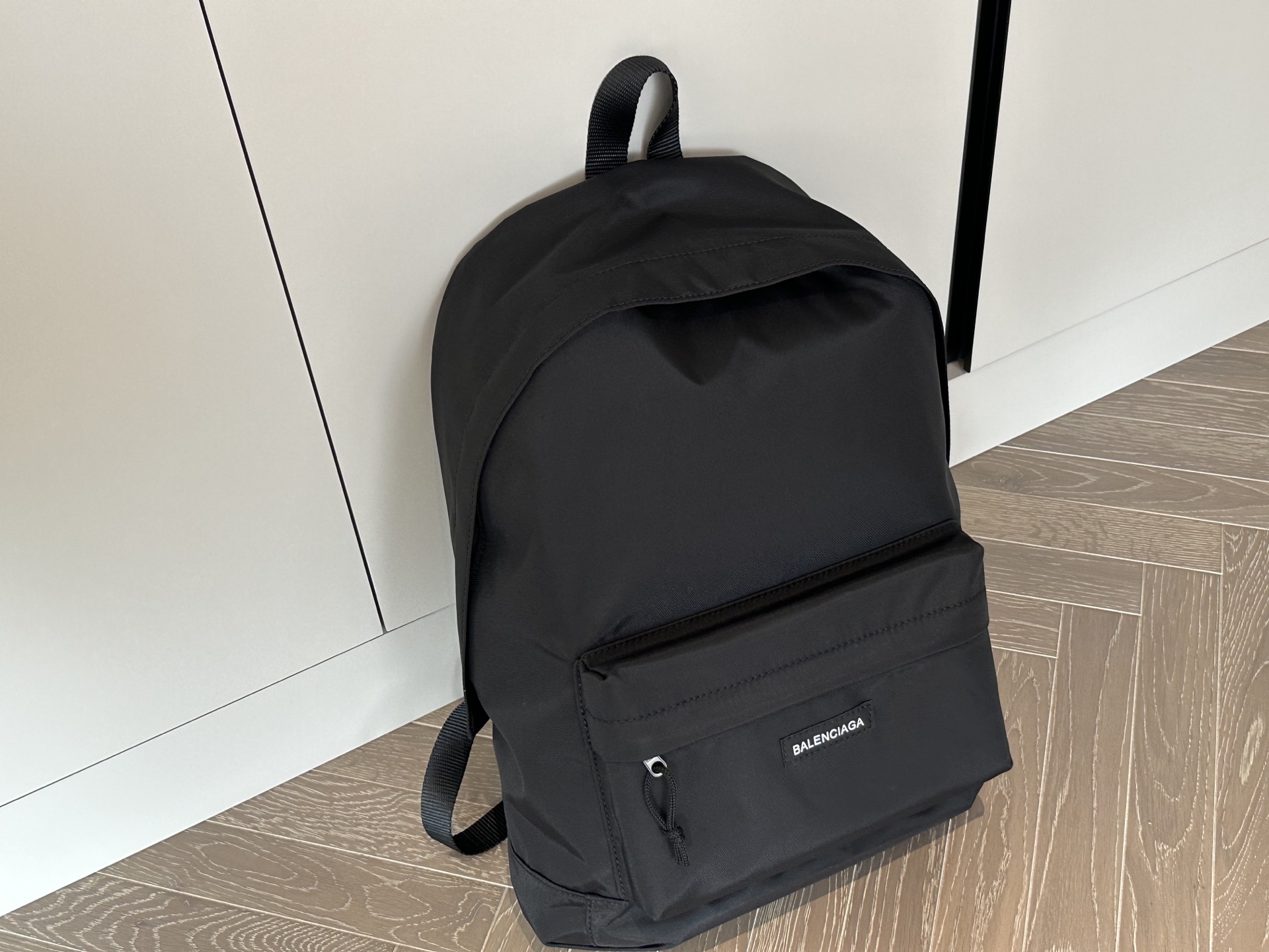 Mochila Balenciaga Negra: Elegancia y Funcionalidad en un Diseño Duradero