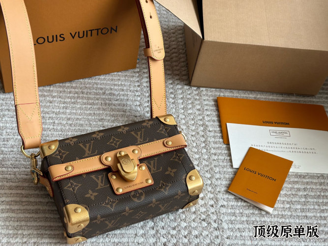 Louis Vuitton Soul Trunk Box Bag, Perfect for Daily Commute, 19*15*7cm 1 Louis Vuitton Soul Trunk Box Bag, Perfect for Daily Commute, 19*15*7cm