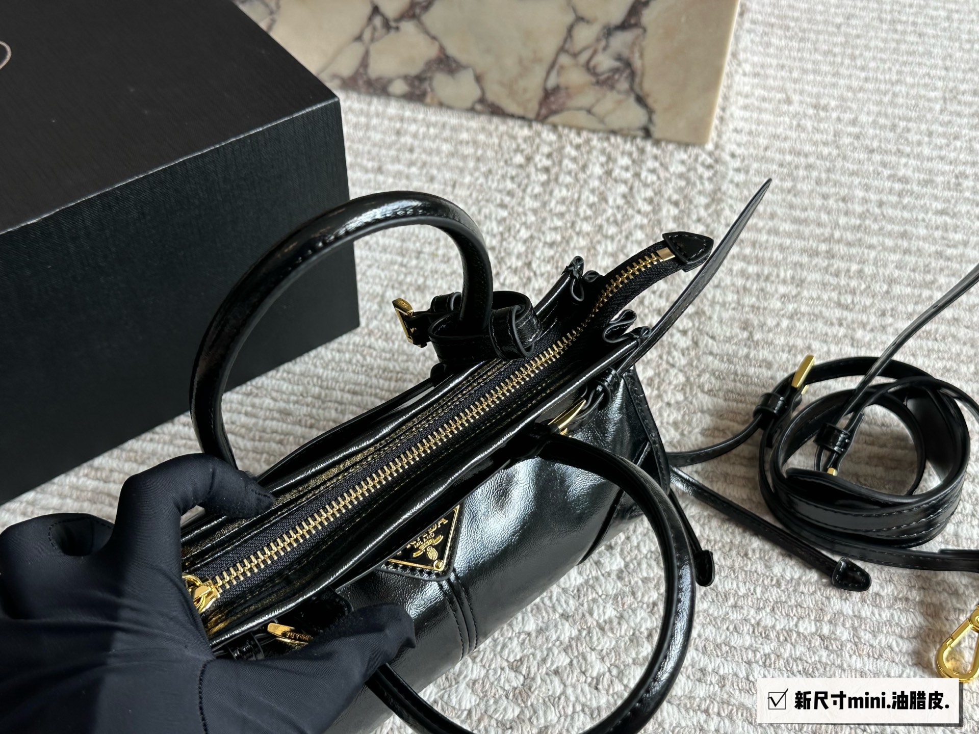 Prada Soft Lux Bolso de Mano/Hombro de Piel Encerada - Elegancia y Versatilidad 8 i1759063545264 4194 0 7