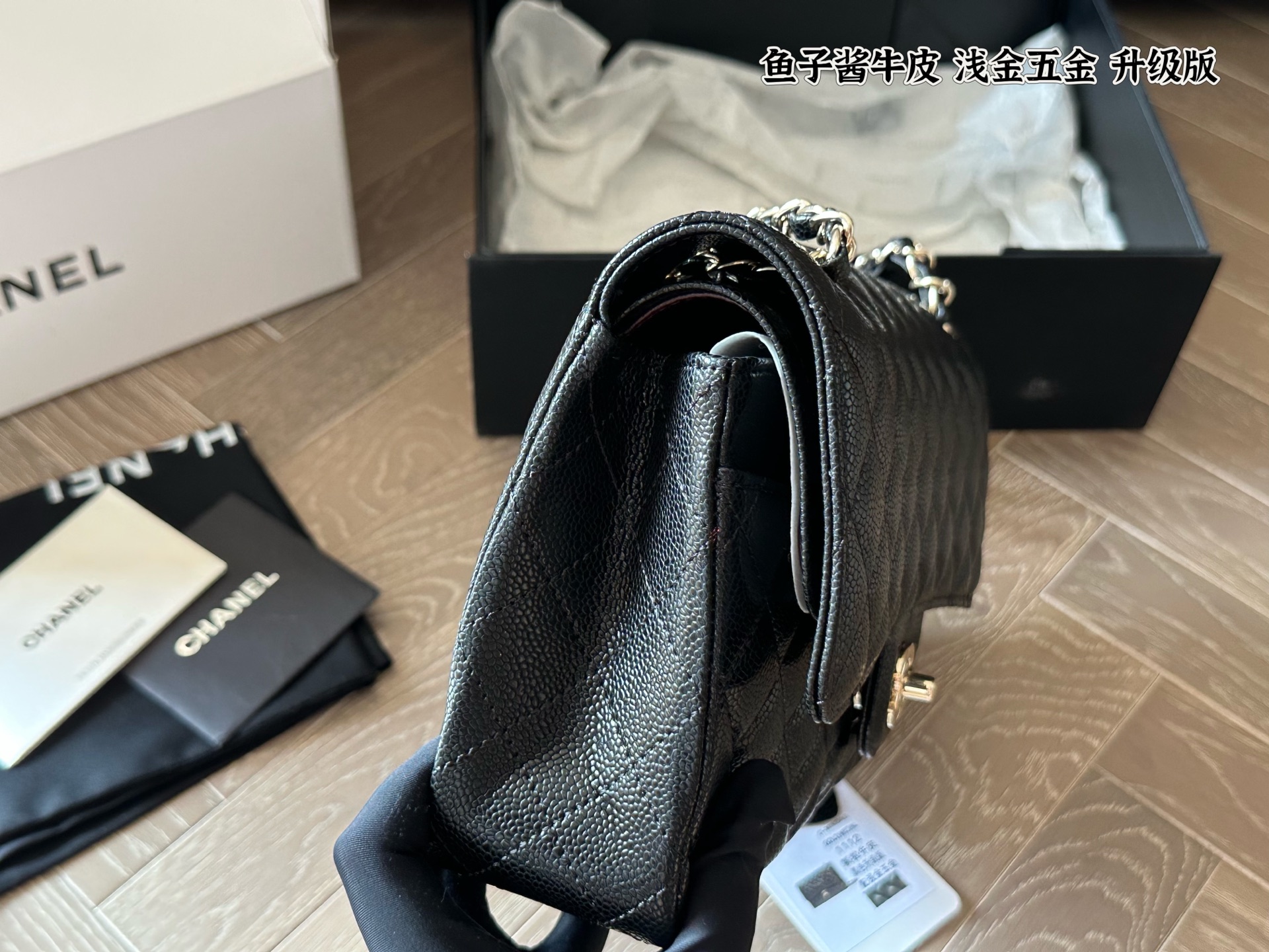 Bolso de Cuero Chanel CF de 25 cm con Textura de Caviar y Herrajes Dorados 4 i1759416328306 8566 0 3