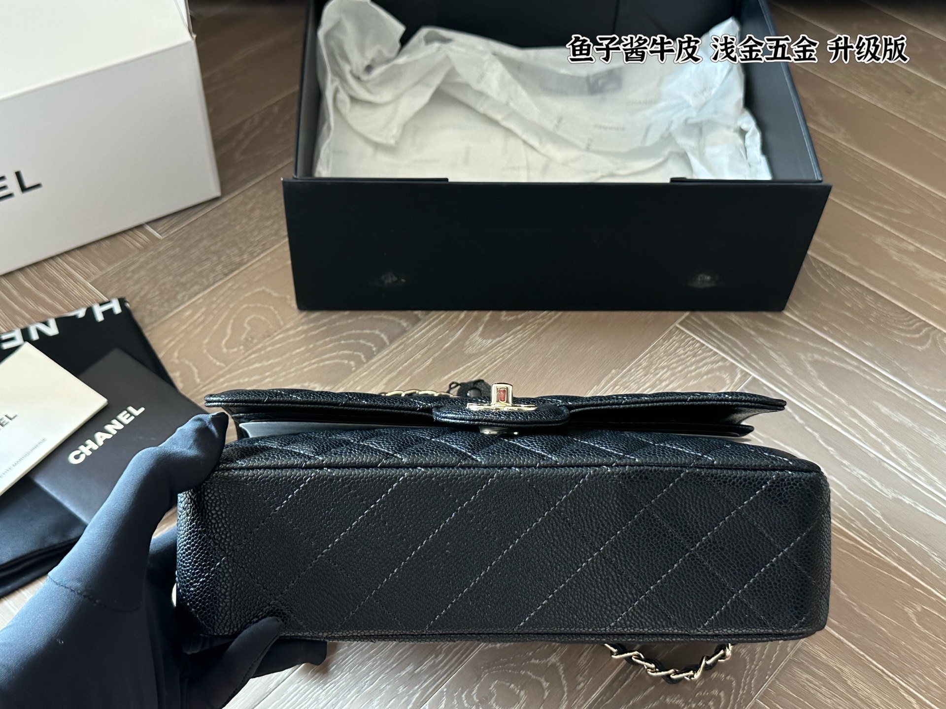 Bolso de Cuero Chanel CF de 25 cm con Textura de Caviar y Herrajes Dorados 10 i1759416328340 3416 0 6