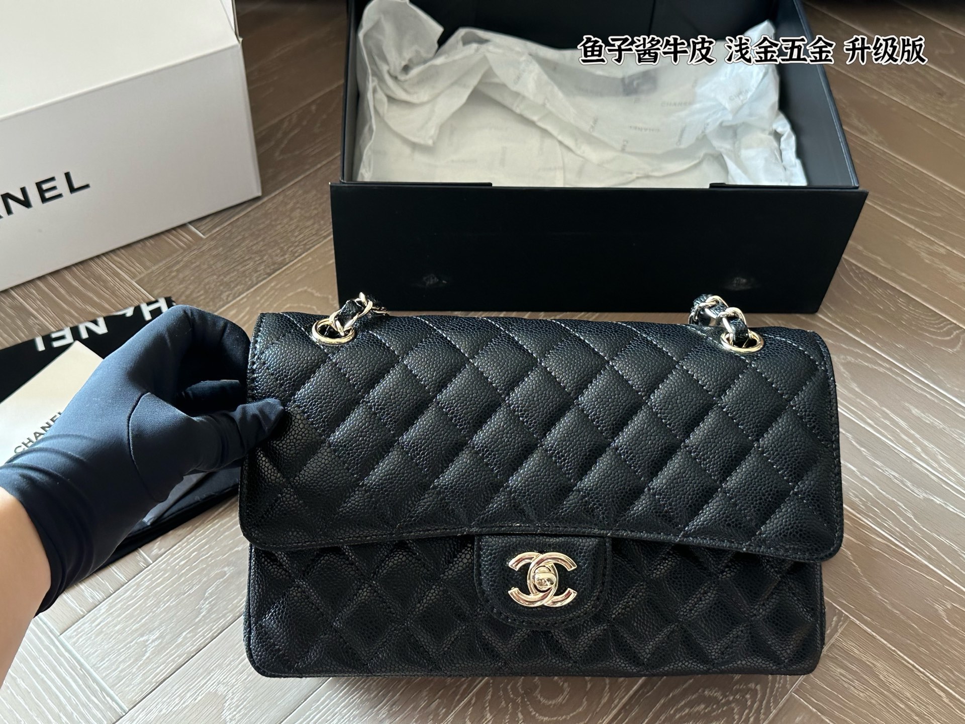 Bolso de Cuero Chanel CF de 25 cm con Textura de Caviar y Herrajes Dorados 5 i1759416328345 6611 0 2
