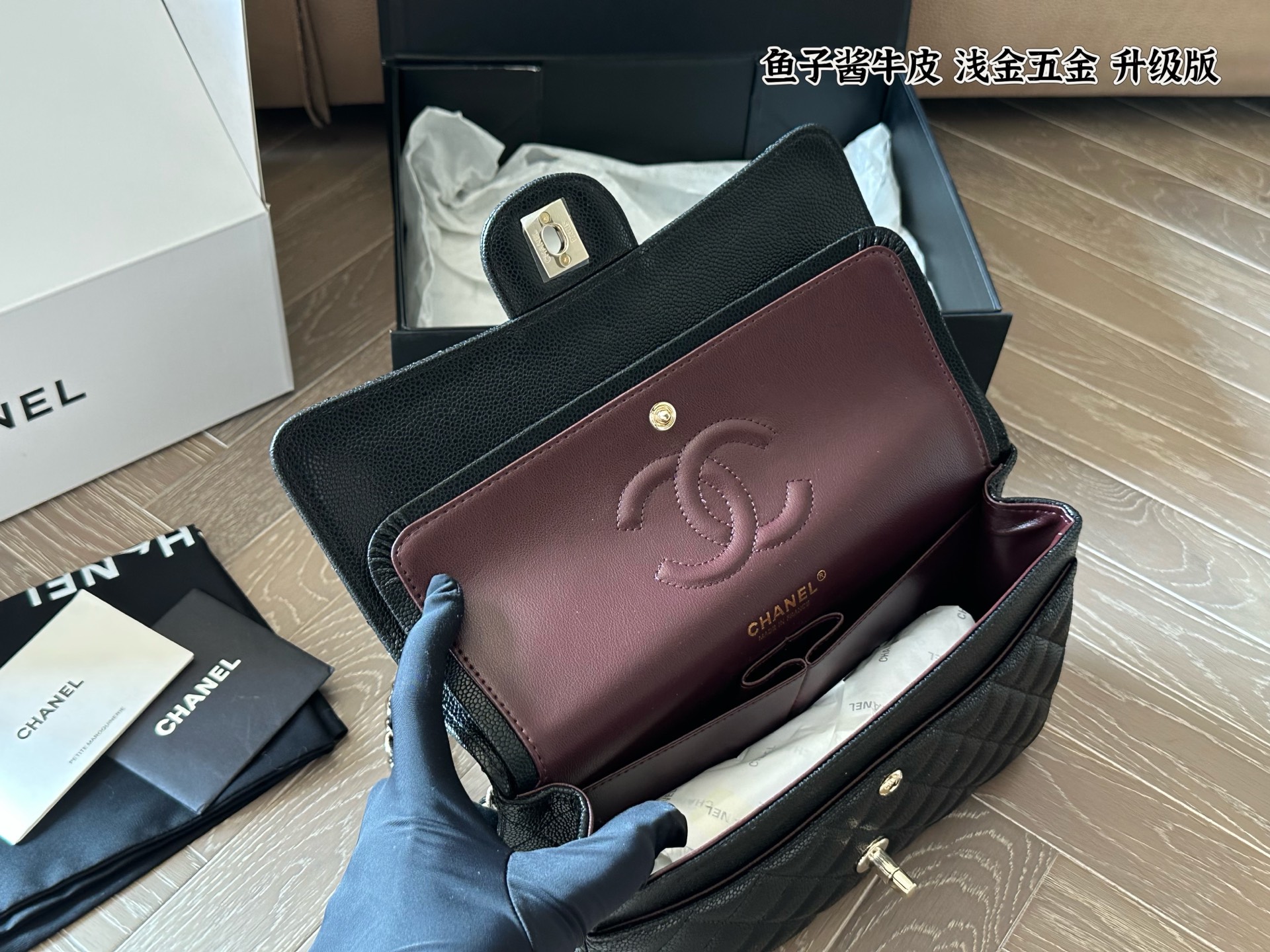 Bolso de Cuero Chanel CF de 25 cm con Textura de Caviar y Herrajes Dorados 6 i1759416330063 1214 0 8