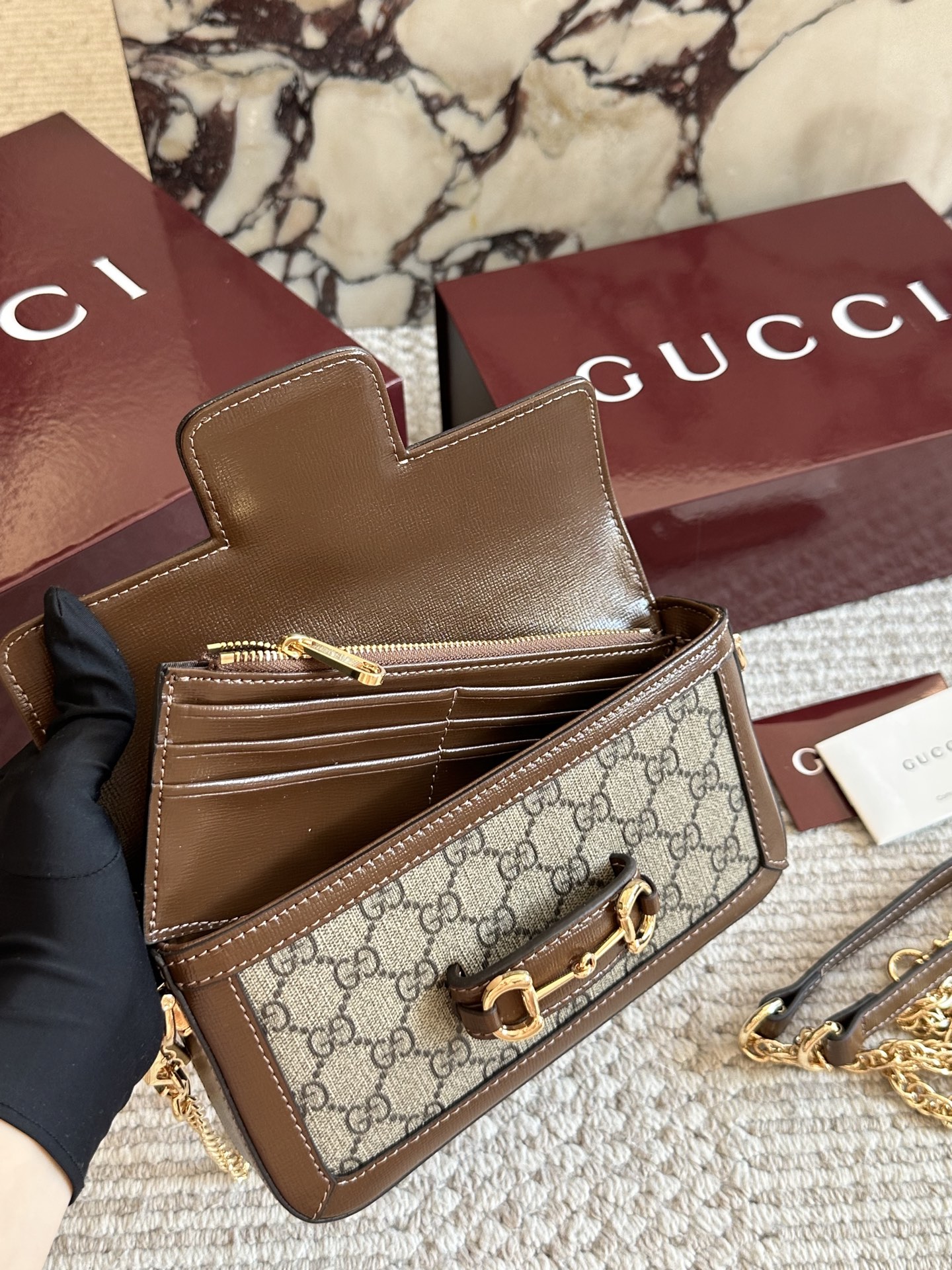 💰235 配盒【复刻版】

size：22*12cm 
GG复古马鞍包 1955链条包
真的好好看！
经典的马衔扣+Monogram+勾边设计，
真的太爱啦！