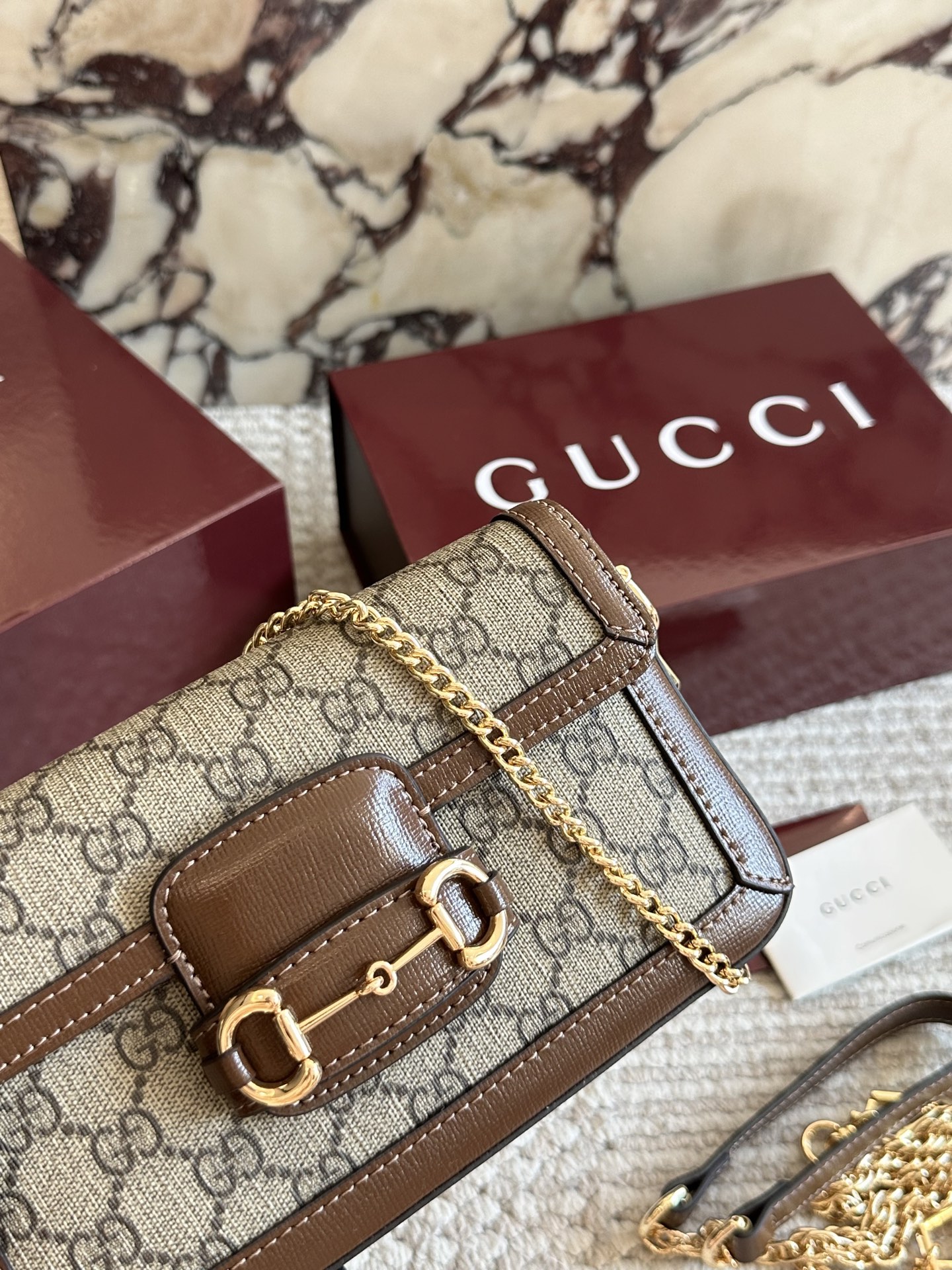 💰235 配盒【复刻版】

size：22*12cm 
GG复古马鞍包 1955链条包
真的好好看！
经典的马衔扣+Monogram+勾边设计，
真的太爱啦！