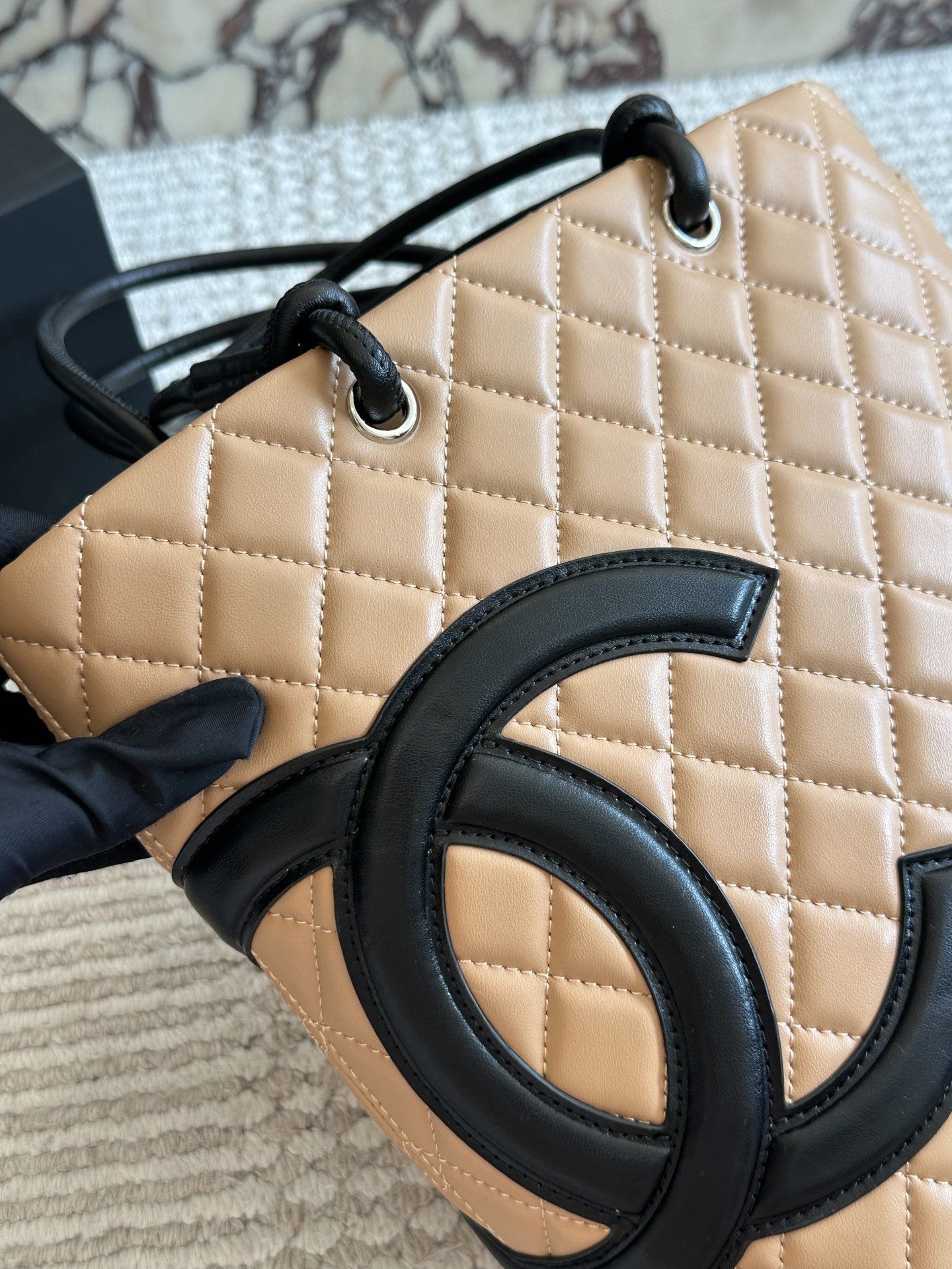 💰220 配盒

size：21*24cm
小香家 熊猫康鹏菜篮子
经典黑白熊猫配色太好看了!
高级feel满满!
不管日常通勤喝下午茶拎它出门再合适不过啦！
