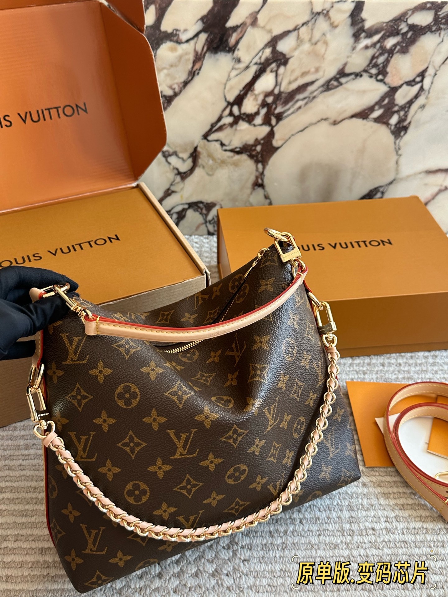 
💰320 配盒（原单版）

size：28*25cm
L家 新款multipass
单肩包/腋下包
配置肩带➕皮链条
无敌好看百搭！
2026春季新款 高级感！

