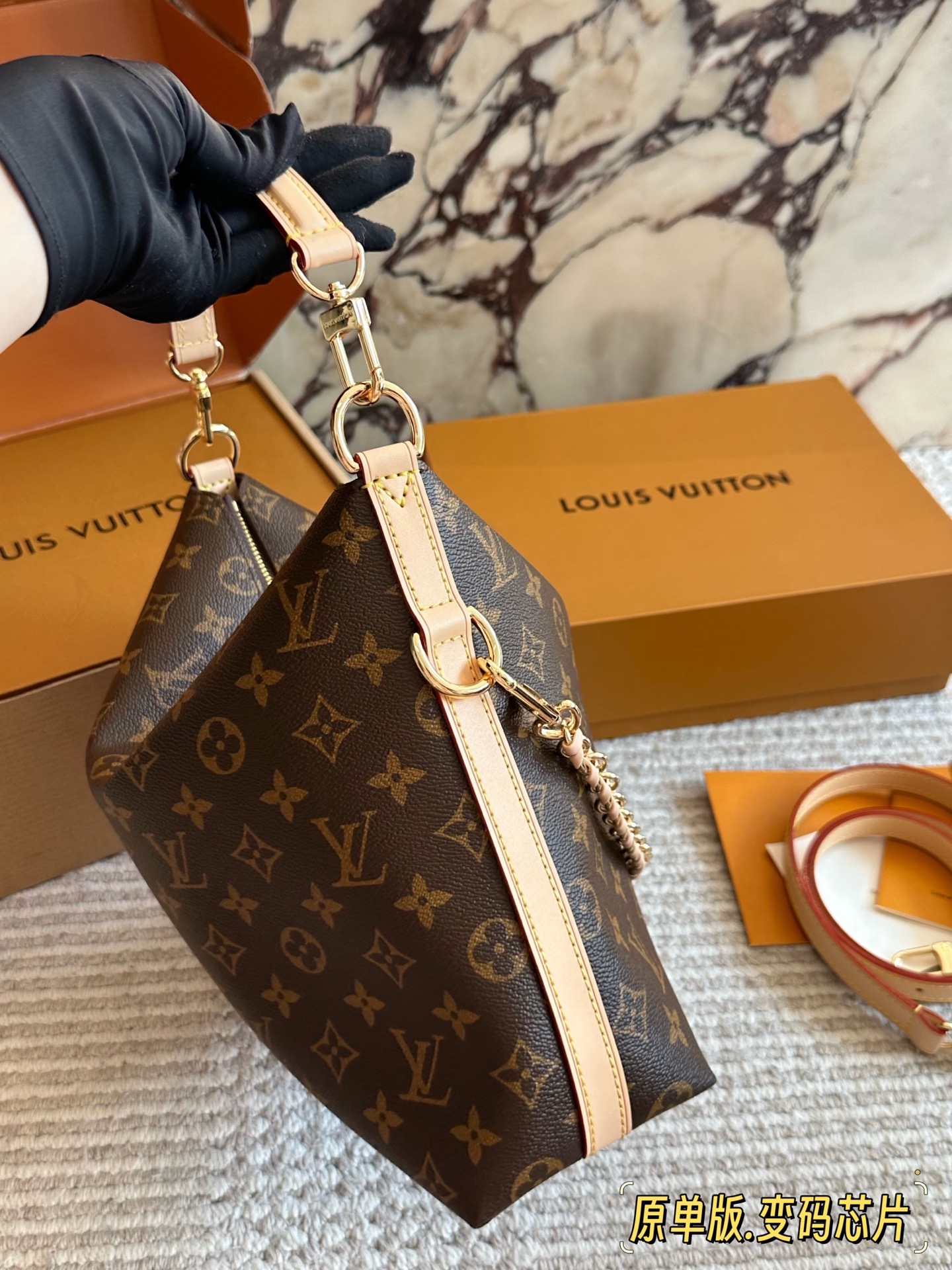 
💰320 配盒（原单版）

size：28*25cm
L家 新款multipass
单肩包/腋下包
配置肩带➕皮链条
无敌好看百搭！
2026春季新款 高级感！

