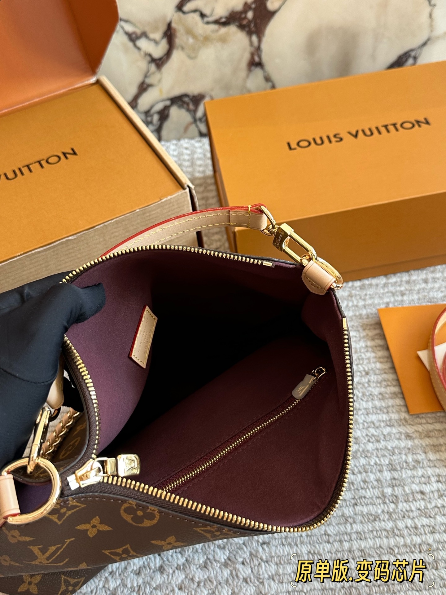 
💰320 配盒（原单版）

size：28*25cm
L家 新款multipass
单肩包/腋下包
配置肩带➕皮链条
无敌好看百搭！
2026春季新款 高级感！

