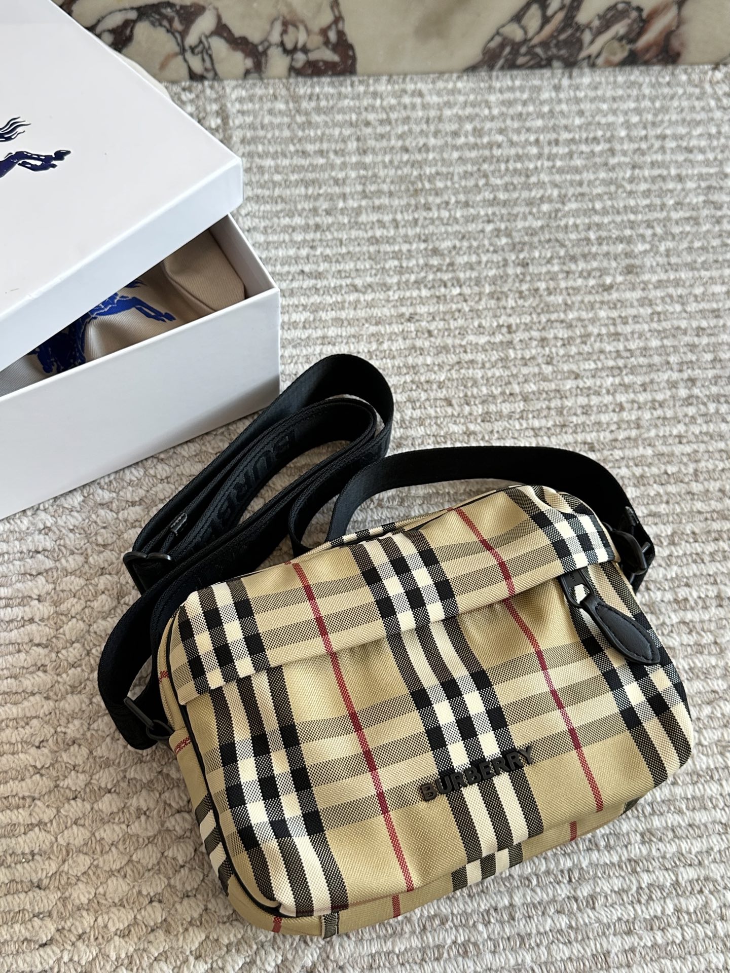 Burberry 21x10x15 everyday