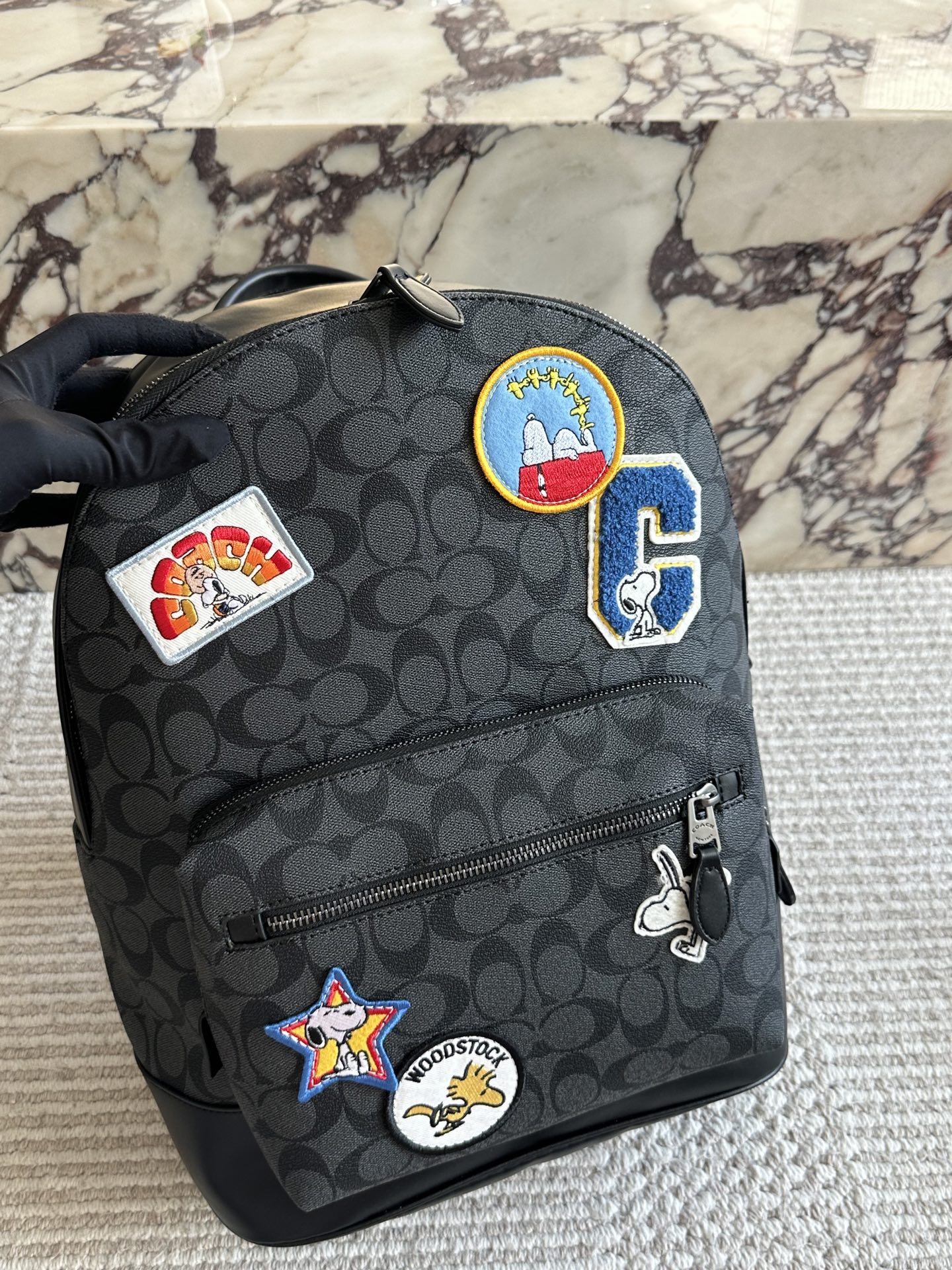 Medidas: 32x41 cm, mochila clásica de la marca C. ¡La mochila clásica se ve genial! Peso ligero, ¡muy recomendada! ⚠️Pa…