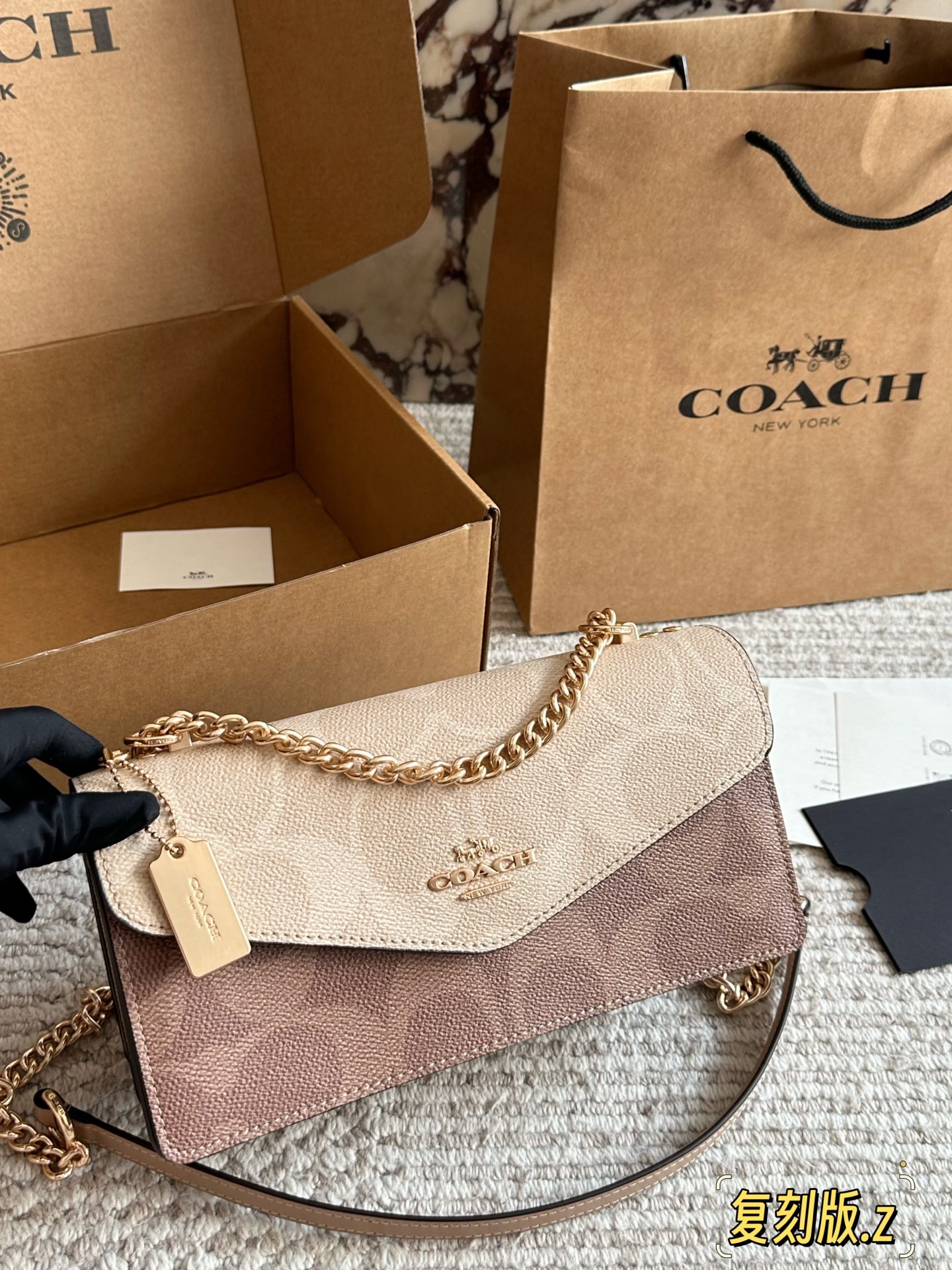 Tamaño de la caja: 26*14cm El accesorio versátil - klare c 家 nuevo sobre, ¡súper bonito! Las letras de coach en los her…