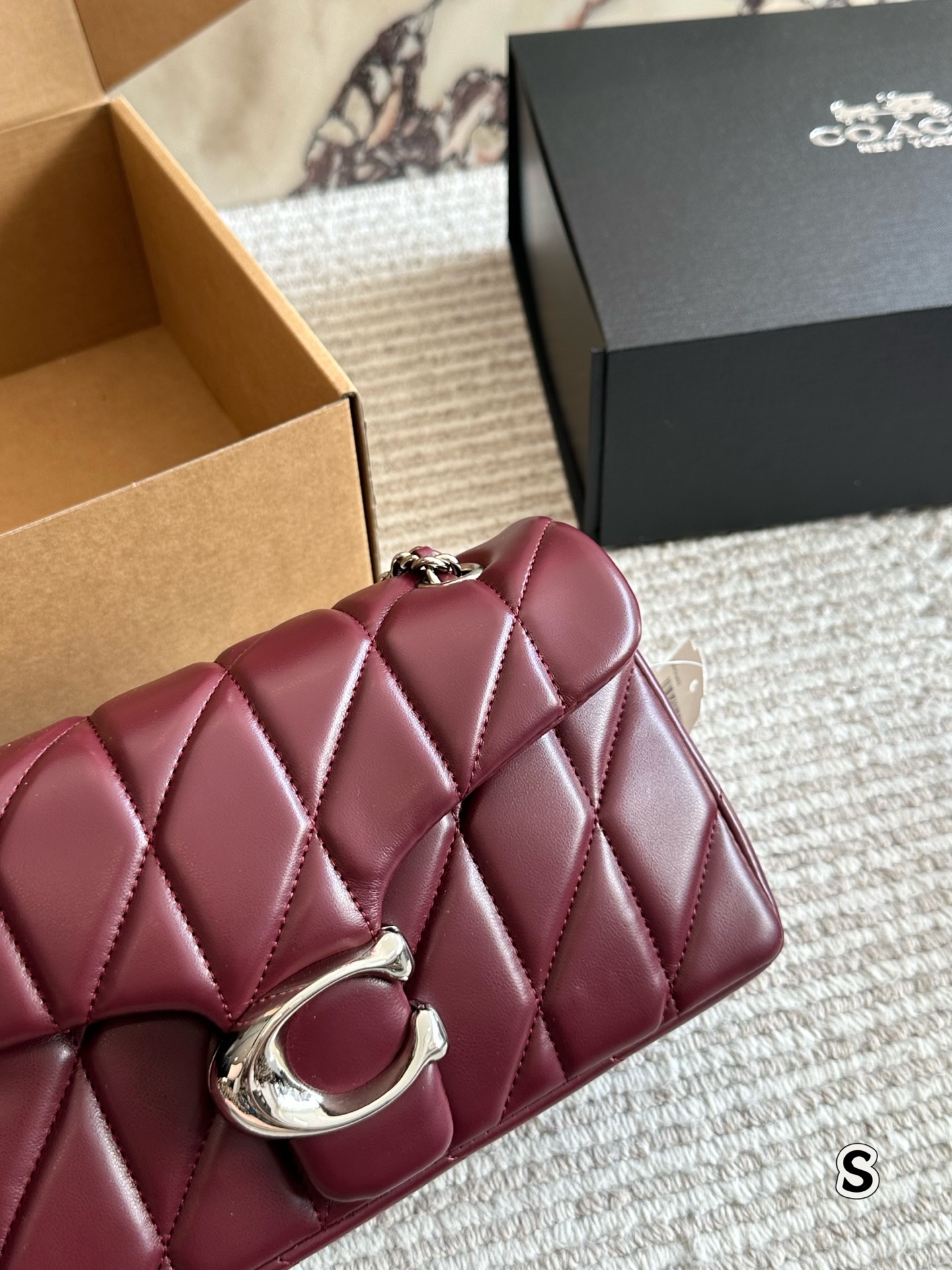 C COACH Tabby 26 bolso de cadena negro y dorado, piel de cordero suave, acolchado clásico de rombos + cierre metálico c…