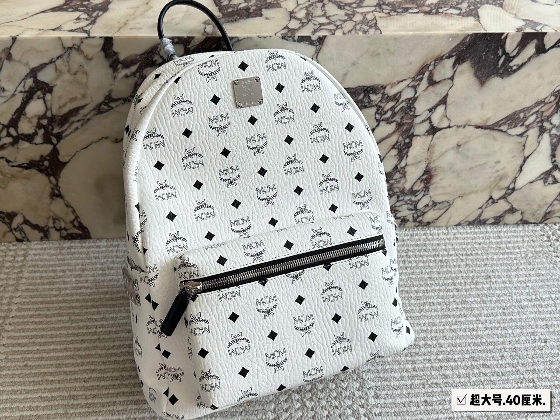 
p185、150、135、130
经典✈✈高版本mcm双肩背包到货啦✨ M C M ✨2020款🇰🇷韩国专柜新款双肩包🎒青岛原单代工品质/原版颜色拉头！专柜同材质 原版ykk拉头拉链/专柜原装定制（防尘袋/韩国乐天免税店标签⚡🛃海关贴5件套外包）⚡专柜同质量 经典侧口。                
超大号40*32
大号38*30
中号32*26
小号27*21