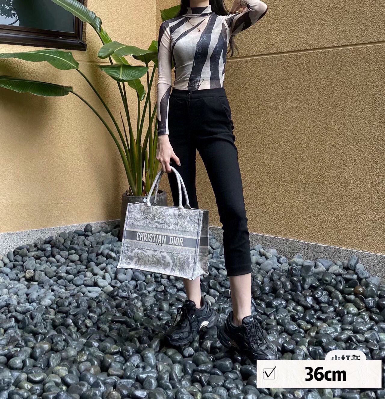 _d2o9s1O0gbz_pQdh-w6gTXqcYRYSVtj_T--WqRw