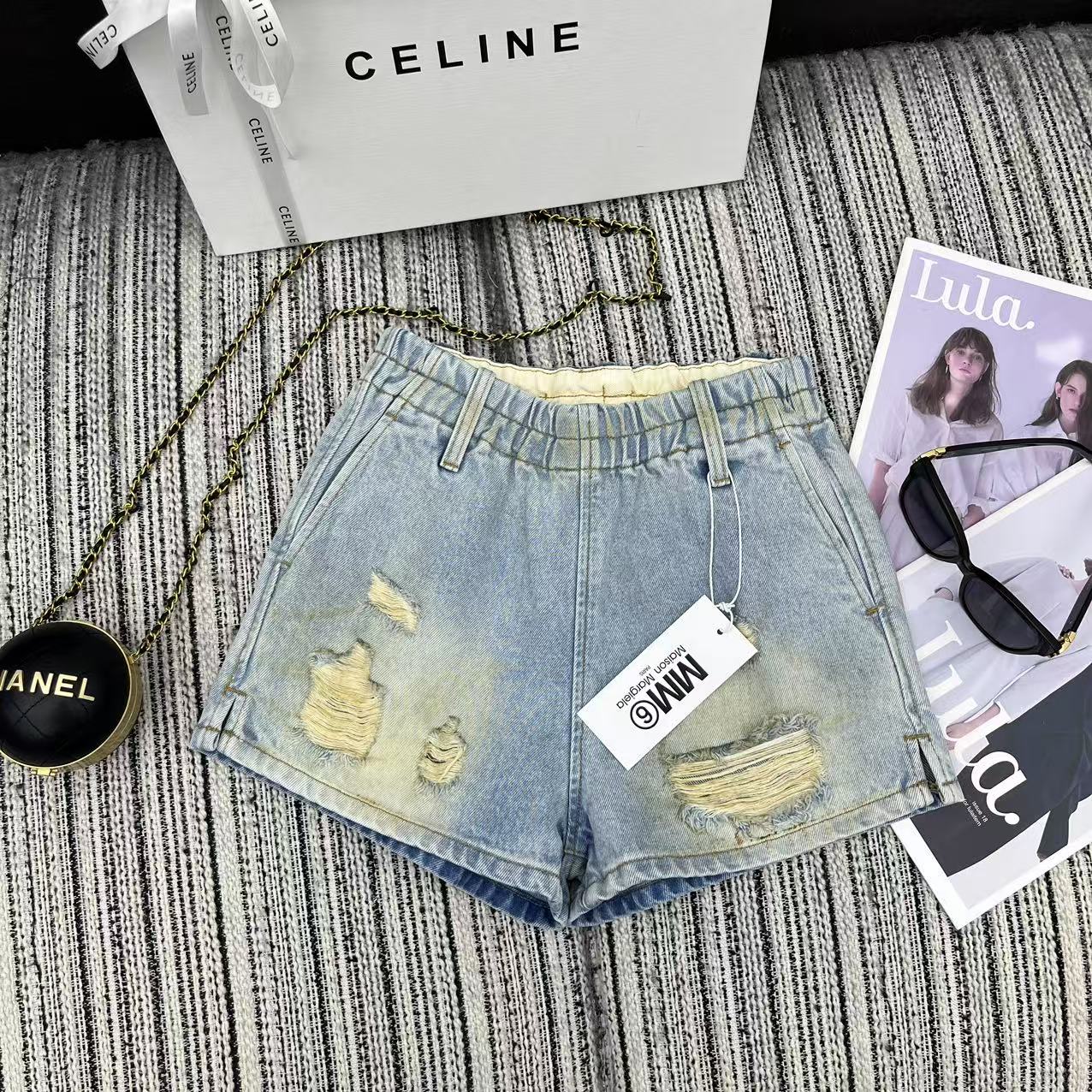 New MM6 Broken-Hole Jeans: One-Size-Fits-All Female Packaging Recommendation for Spring-Summer Collection. - 图片 1