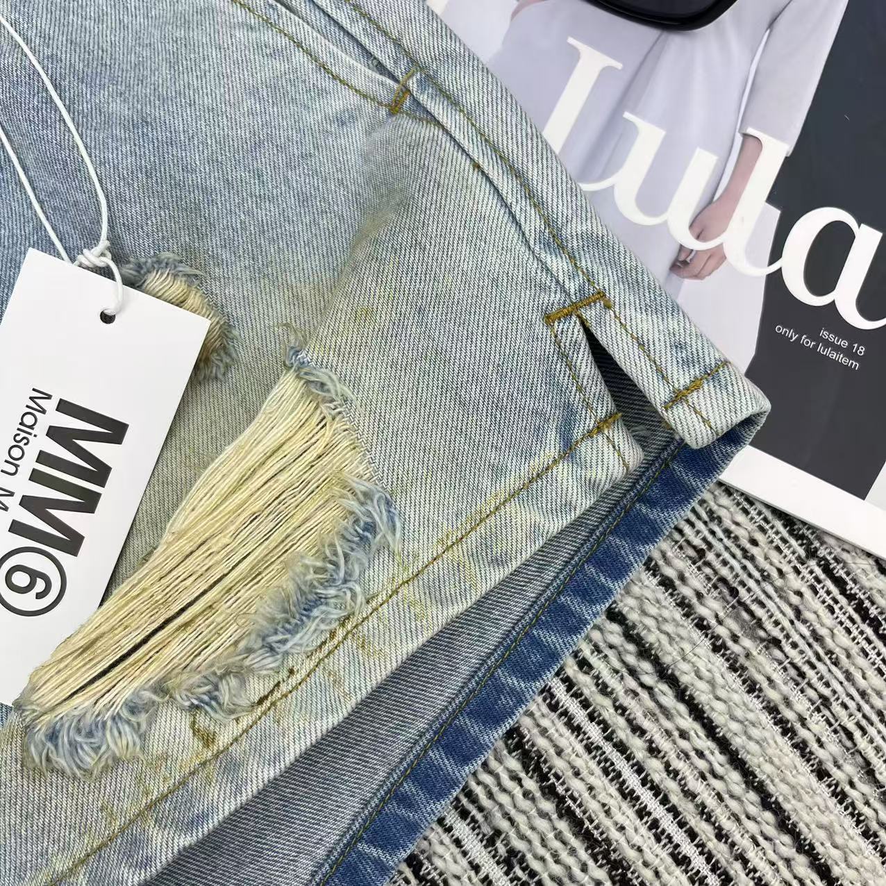 New MM6 Broken-Hole Jeans: One-Size-Fits-All Female Packaging Recommendation for Spring-Summer Collection. - 图片 6