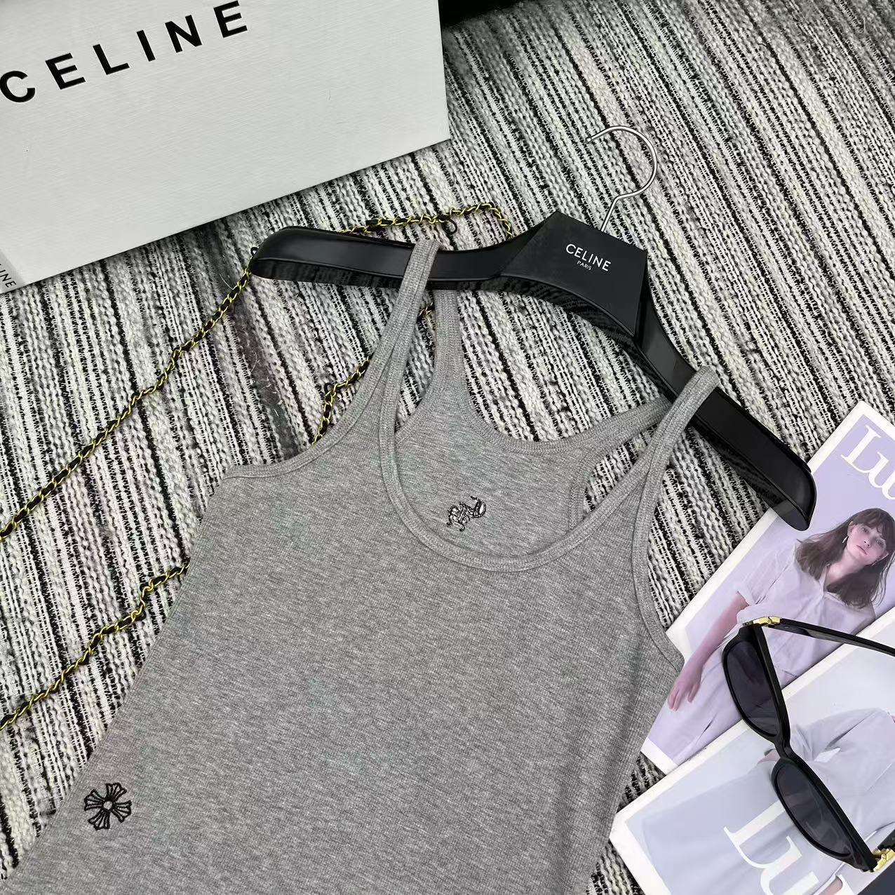 Crost’s New Letter-Printed Thong Vests: Perfect Addition to P288 Female Suit - 图片 2