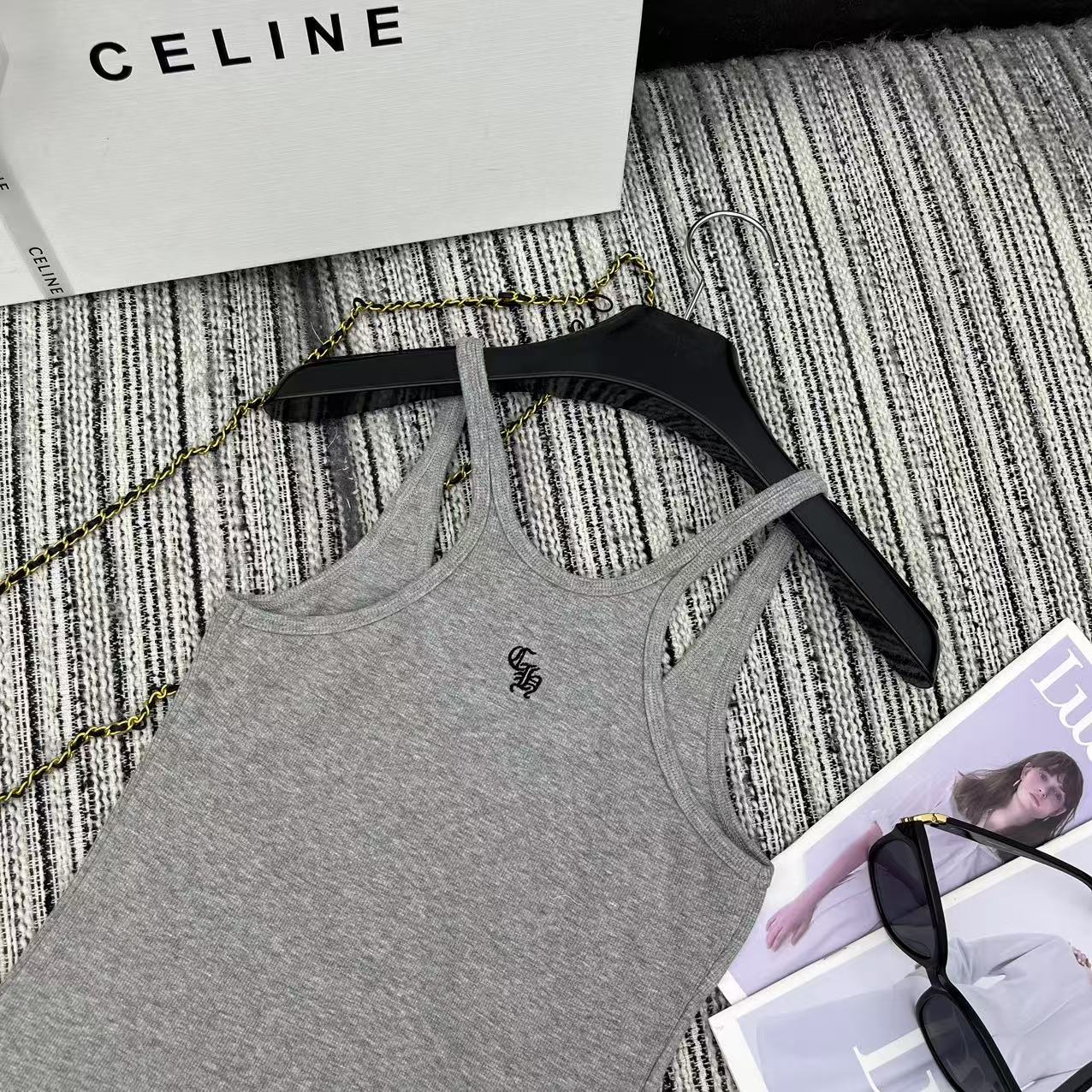 Crost’s New Letter-Printed Thong Vests: Perfect Addition to P288 Female Suit - 图片 7