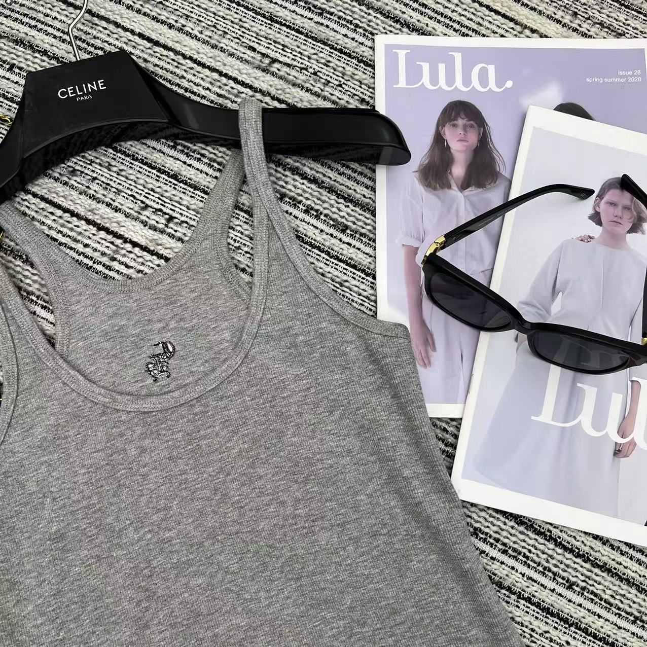 Crost’s New Letter-Printed Thong Vests: Perfect Addition to P288 Female Suit - 图片 3