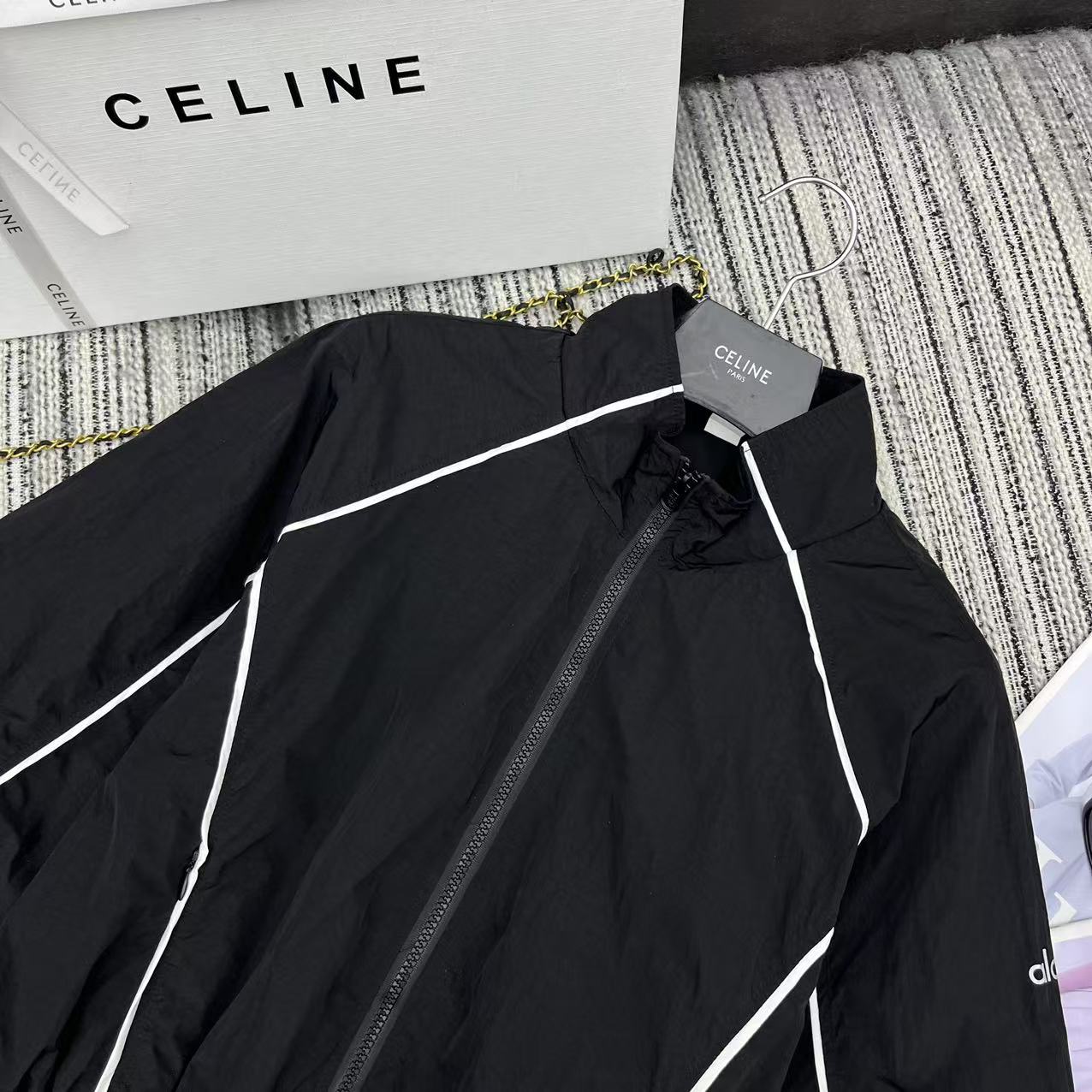New Alo* Line: 25-Year-Old Series Features Long-Sleeve Sunscreen Coats and Two-Coloured Shorts - 图片 3
