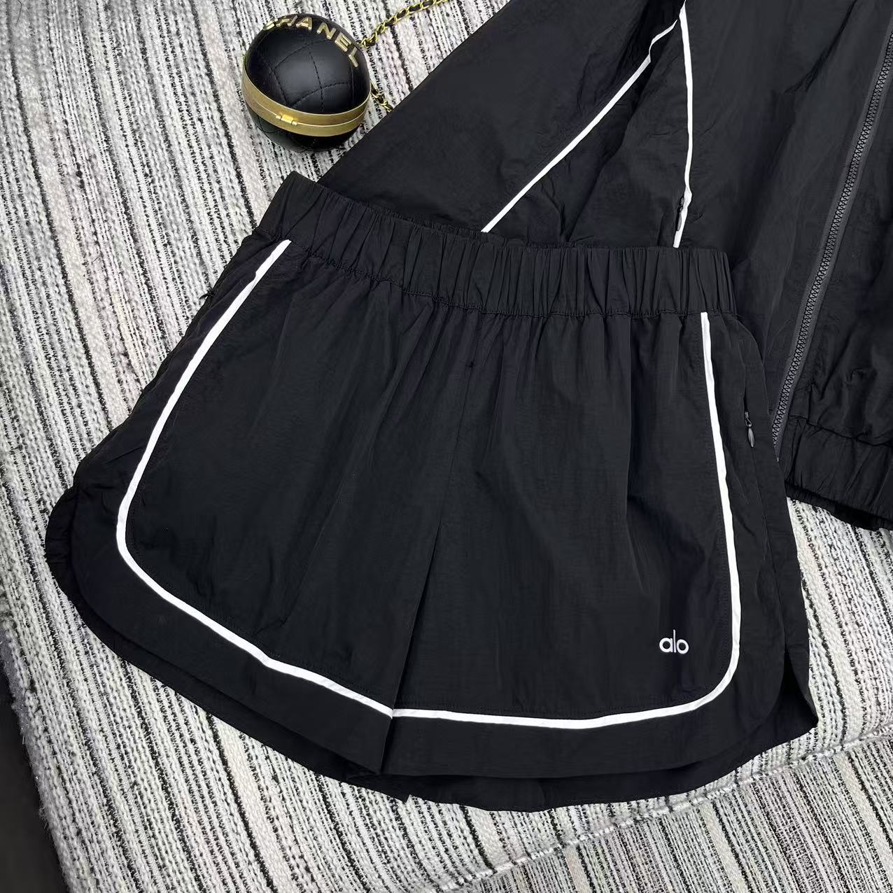 New Alo* Line: 25-Year-Old Series Features Long-Sleeve Sunscreen Coats and Two-Coloured Shorts - 图片 7