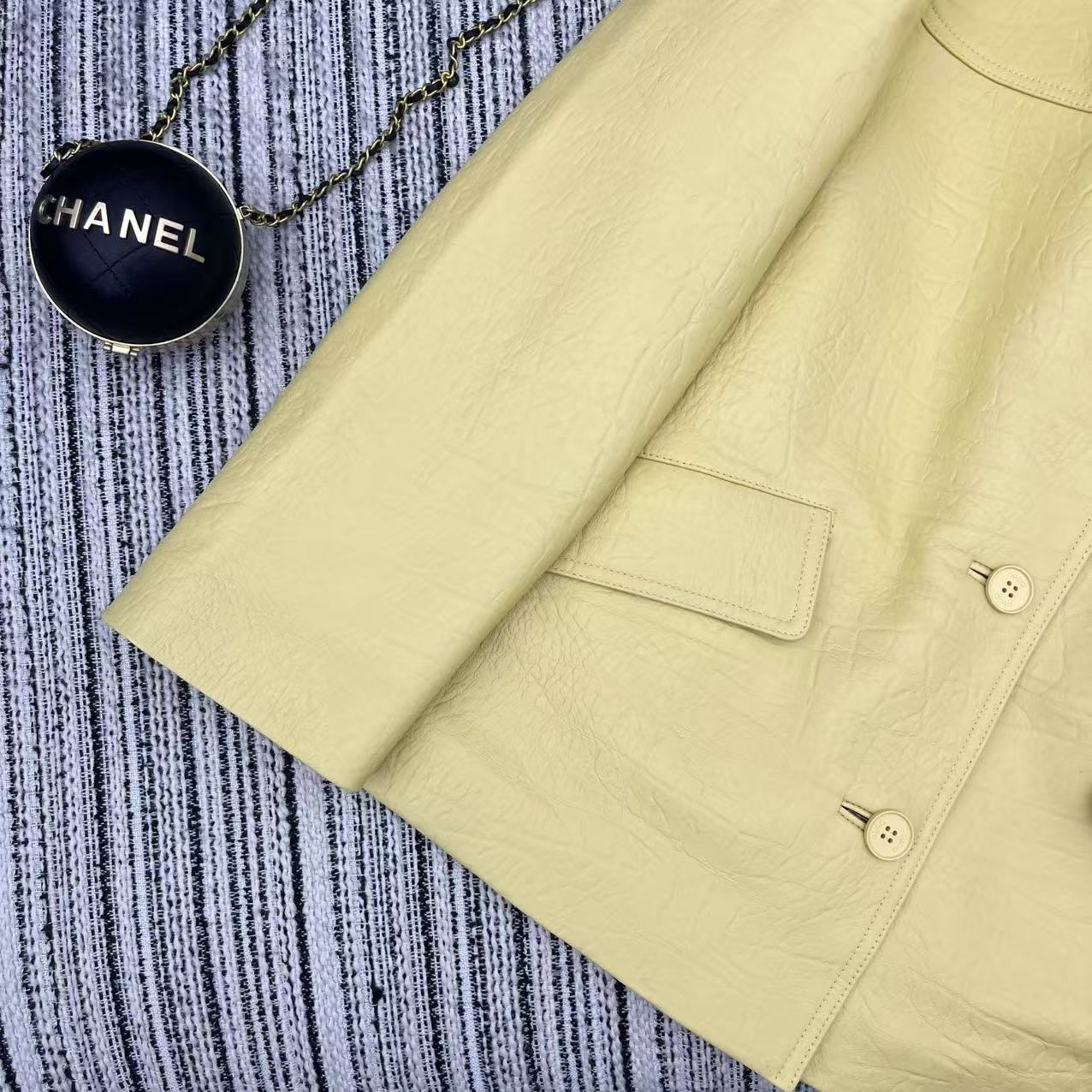 “Review: P2400 One-Size-Fits-All Female Suit with Dust-Proof Bag and Guc* New Tan Coat” - 图片 7