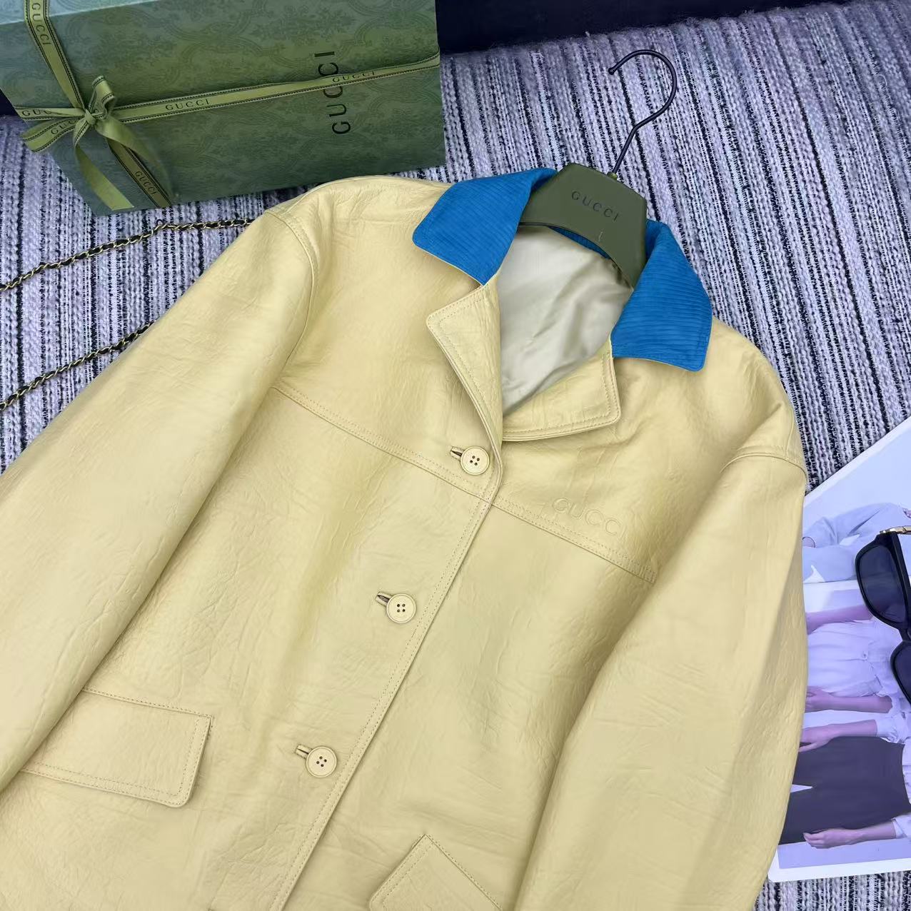 “Review: P2400 One-Size-Fits-All Female Suit with Dust-Proof Bag and Guc* New Tan Coat” - 图片 2