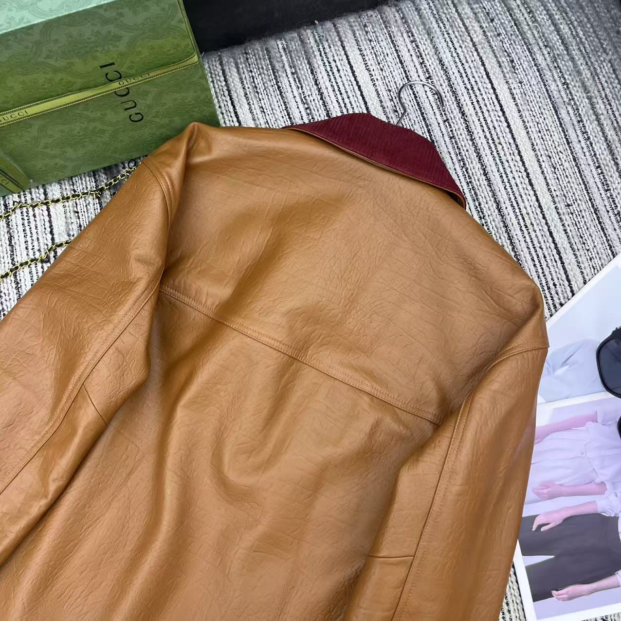 “Review: P2400 One-Size-Fits-All Female Suit with Dust-Proof Bag & Guc* 25-Year-Old Tan Coat” - 图片 8