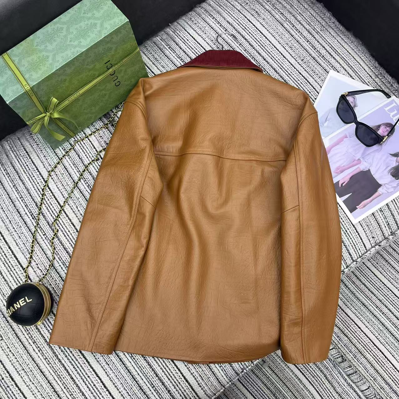 “Review: P2400 One-Size-Fits-All Female Suit with Dust-Proof Bag & Guc* 25-Year-Old Tan Coat” - 图片 7