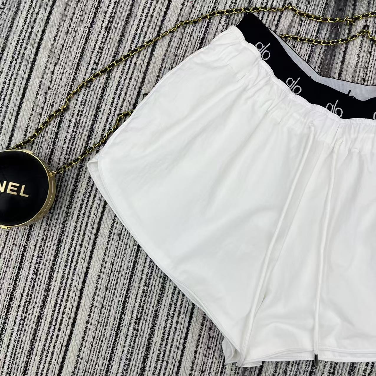 Fashion Recommendation: P391 Original Female Suit with Alo New Letter-Weave Shorts - 图片 3
