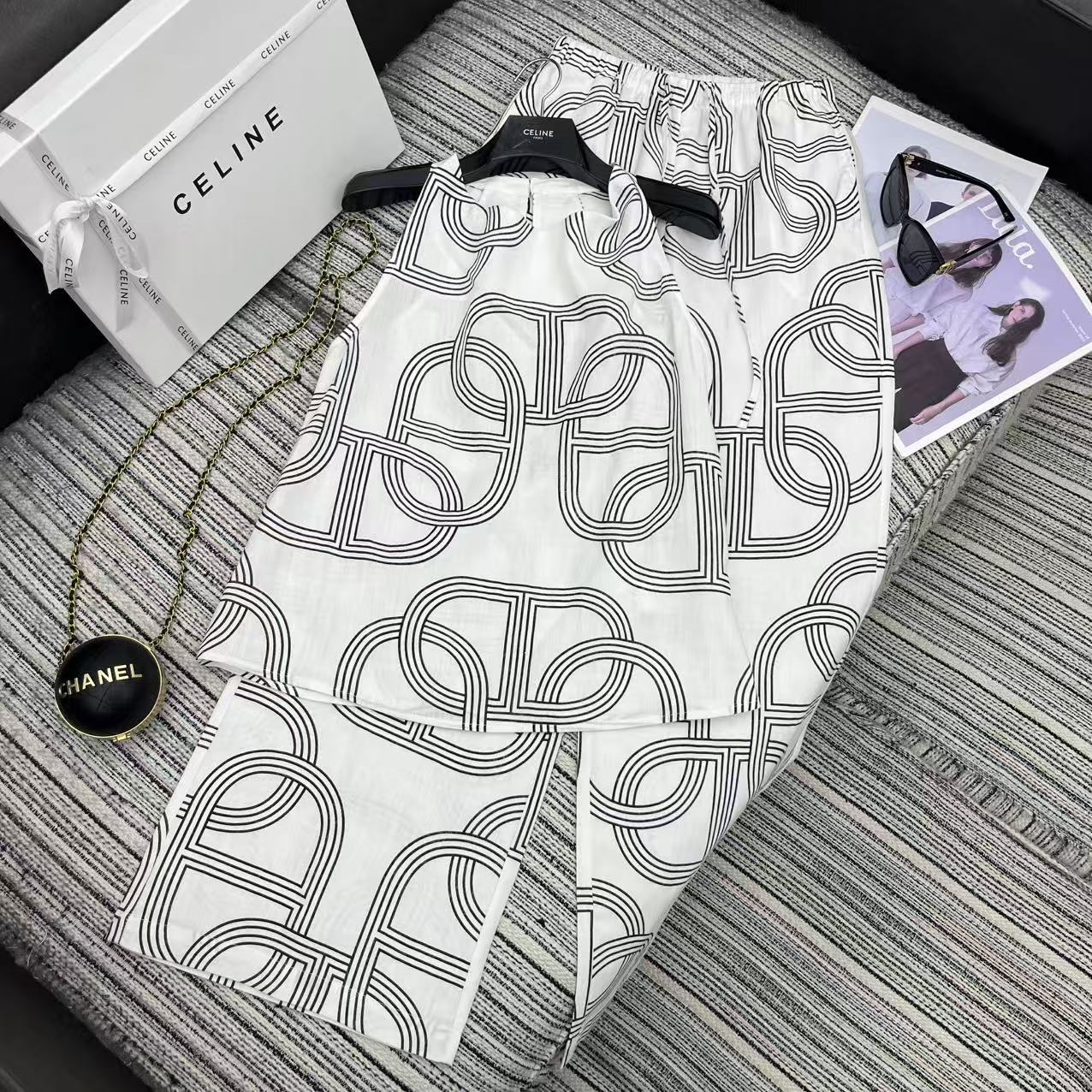 Stylish P621 Female Suit Set for 25-Year Spring/Summer Series with Pig’s Nose Print.