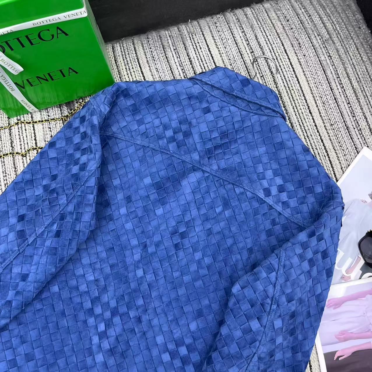 “High-End Female Suit: 25-Year Fall/Winter Series Knitted Sheep-Skin Shirt” - 图片 8