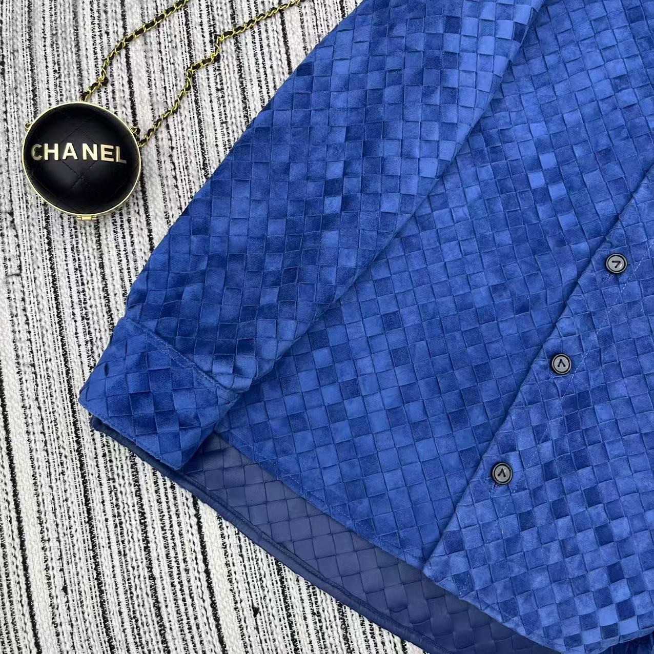 “High-End Female Suit: 25-Year Fall/Winter Series Knitted Sheep-Skin Shirt” - 图片 6