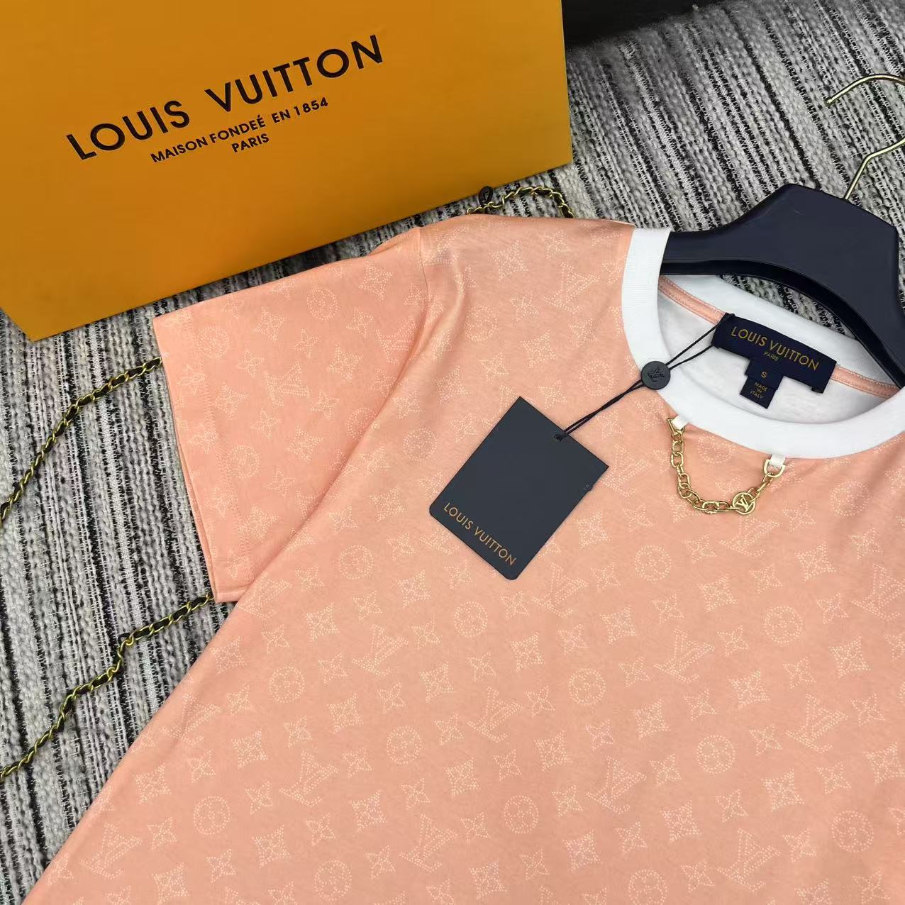 Stylish P322 Female Suit and Logo T-Shirt for 25-Year Spring-Summer Collection - 图片 3