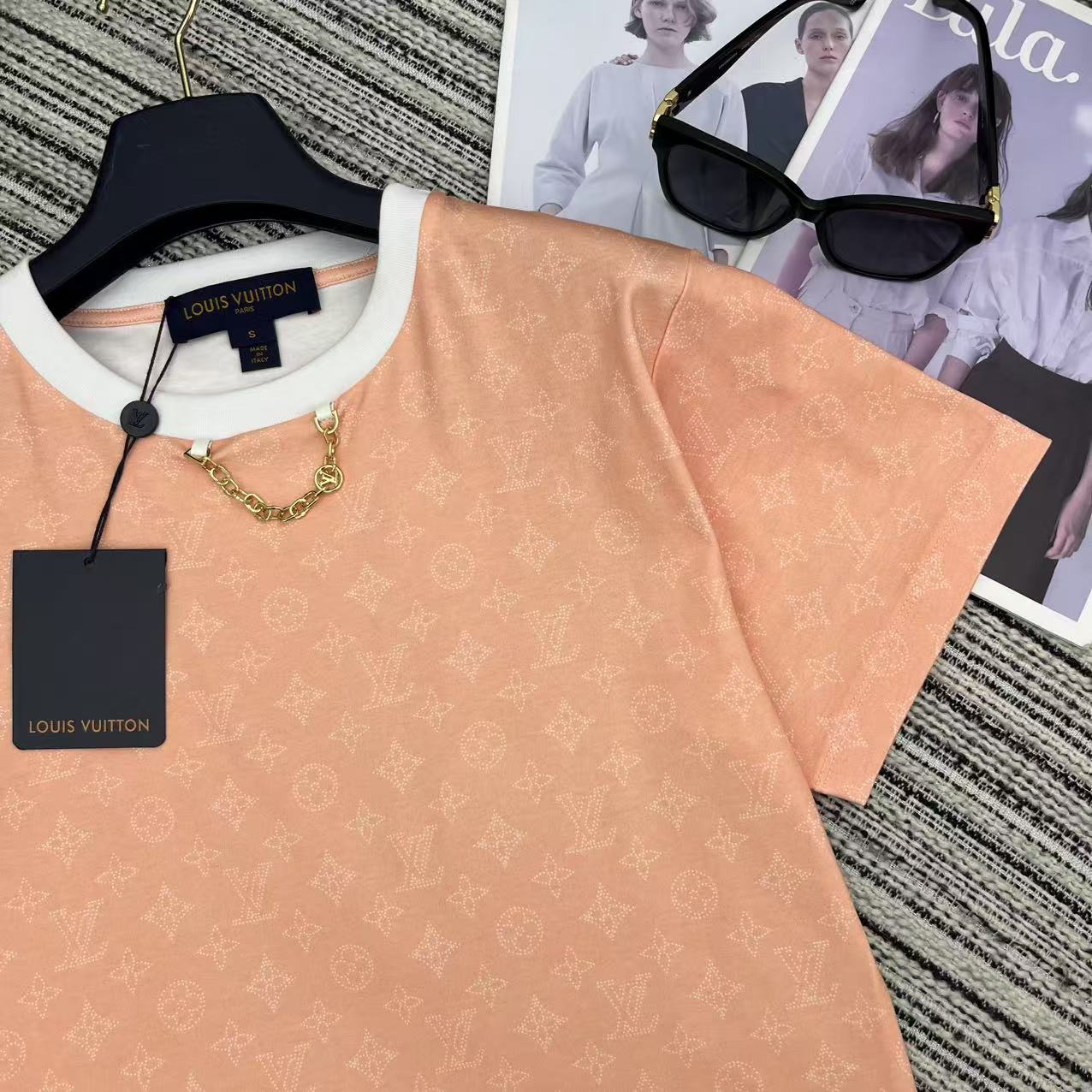 Stylish P322 Female Suit and Logo T-Shirt for 25-Year Spring-Summer Collection - 图片 4