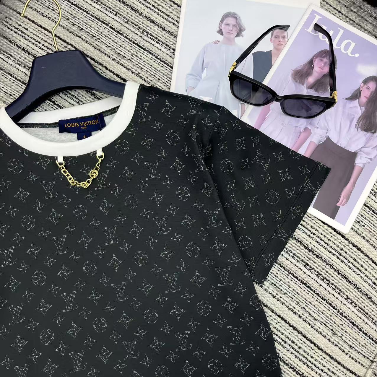 “Stylish P322 Female Suit and LoU* Logo T-Shirt for Spring-Summer 25-Year Series” - 图片 3