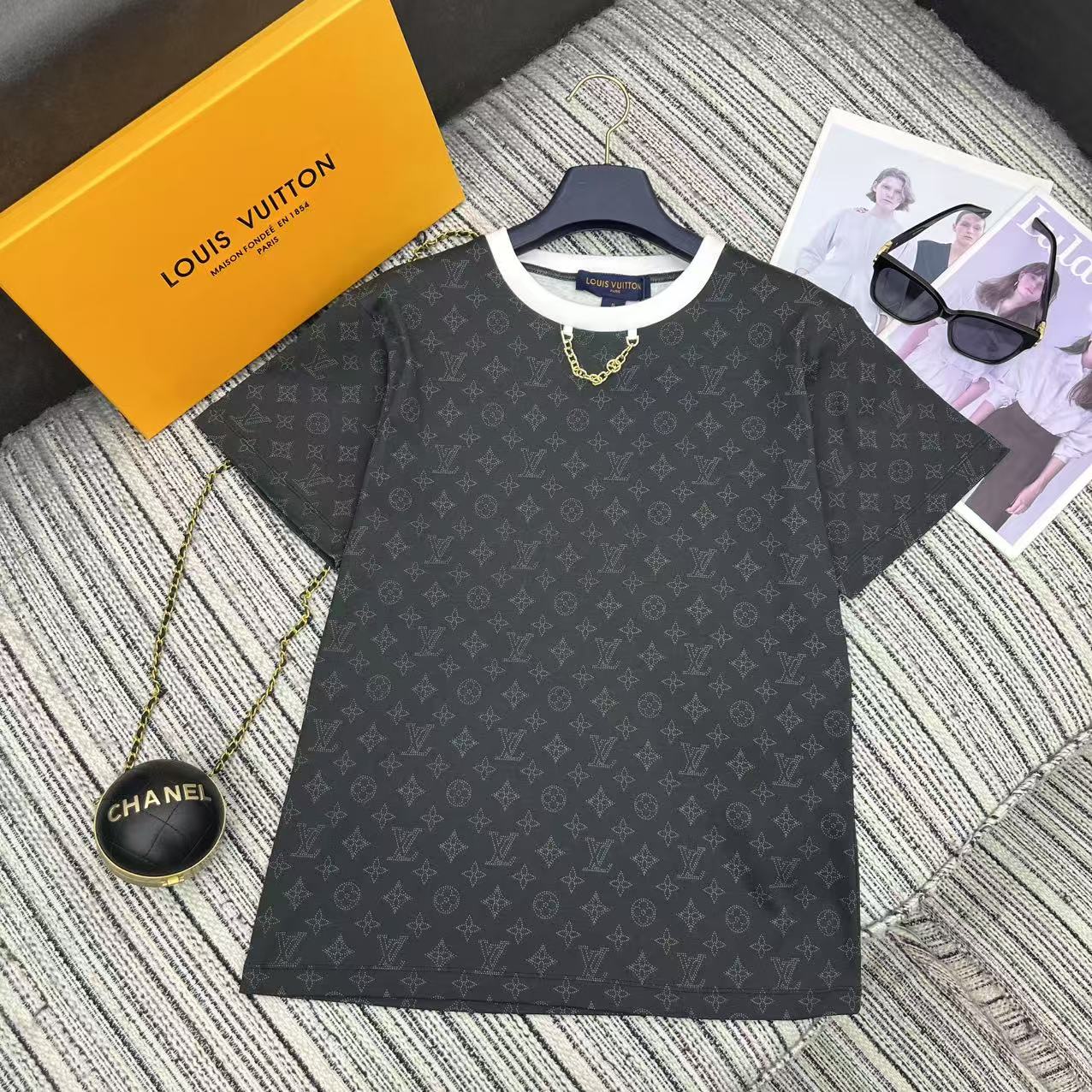 “Stylish P322 Female Suit and LoU* Logo T-Shirt for Spring-Summer 25-Year Series” - 图片 1