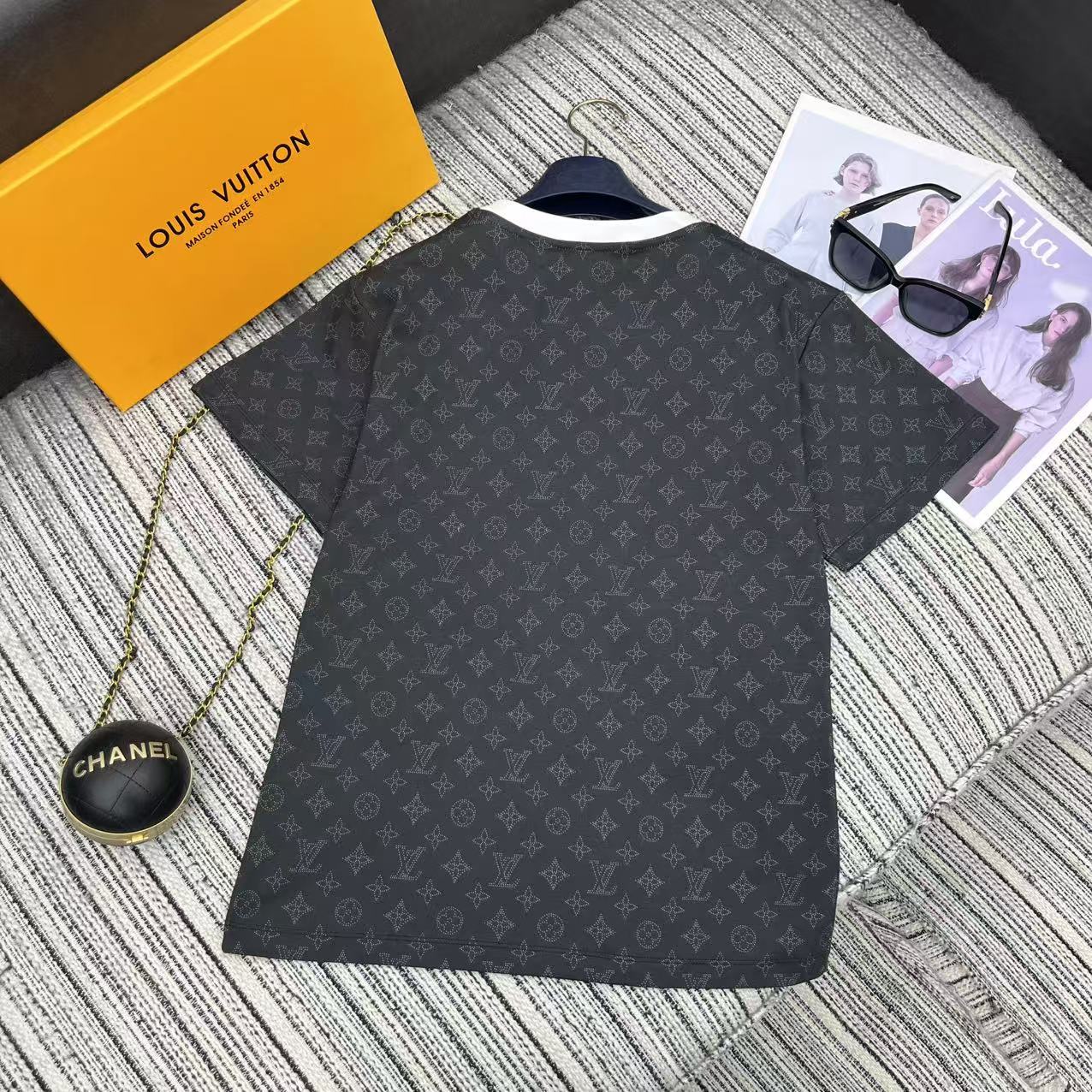 “Stylish P322 Female Suit and LoU* Logo T-Shirt for Spring-Summer 25-Year Series” - 图片 7