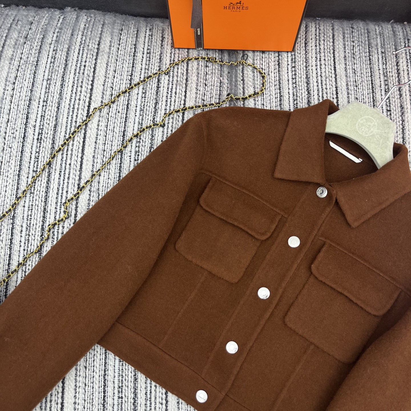 “High-End Wool Cowboy-Style Jacket for Her: Customizable 4-Color 3-Yard Lid” - 图片 4