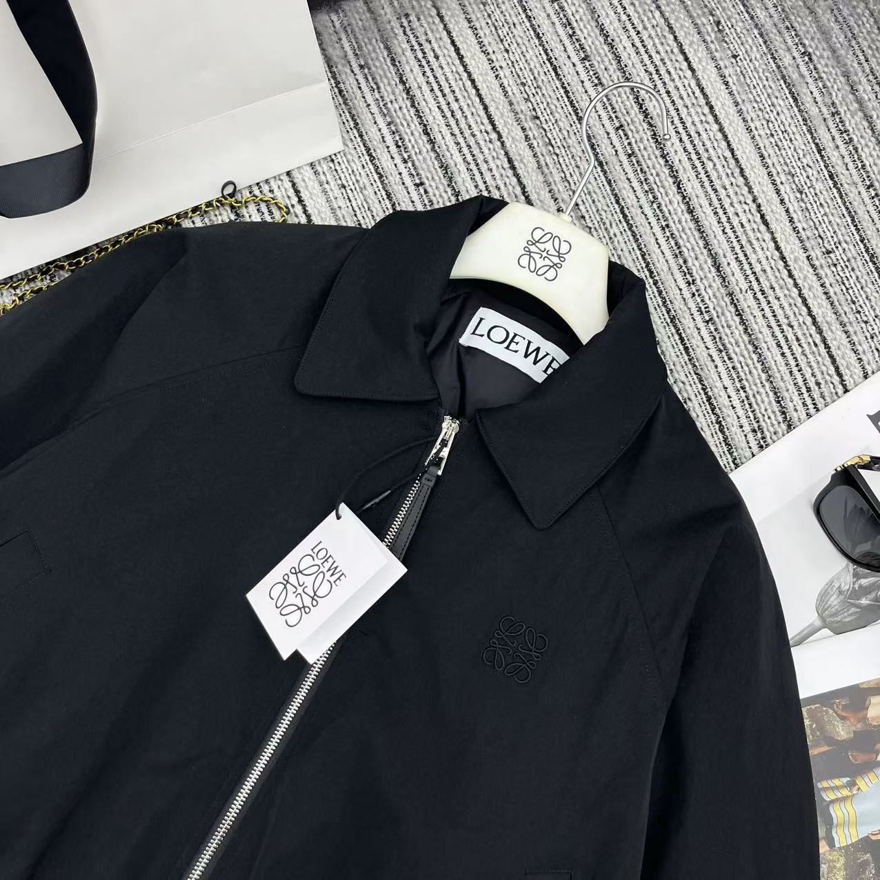 “Exclusive Dust-Proof Bag & High-End Coats: 25-Year Autumn/Winter Series with Velvet Fill & Embroidery” - 图片 4