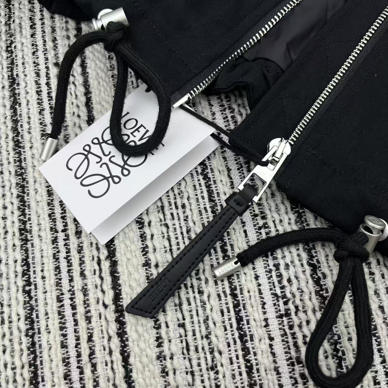 “Exclusive Dust-Proof Bag & High-End Coats: 25-Year Autumn/Winter Series with Velvet Fill & Embroidery” - 图片 9