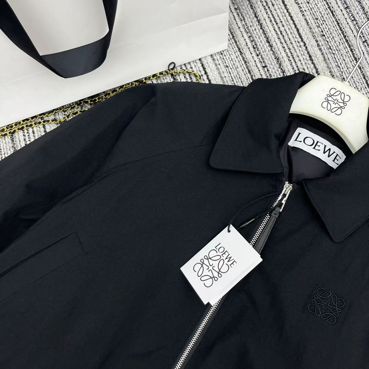 “Exclusive Dust-Proof Bag & High-End Coats: 25-Year Autumn/Winter Series with Velvet Fill & Embroidery” - 图片 3