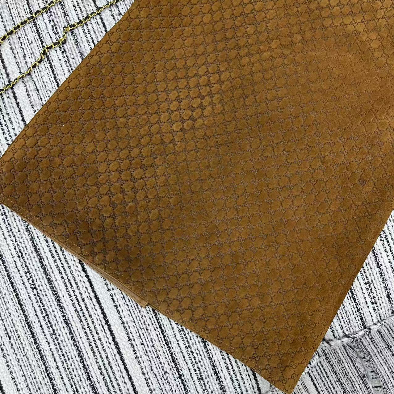 “Gucci 25-Year-Old Velvet Logo Dress: Sheepskin, High Waist, Elegant Back Design” - 图片 5