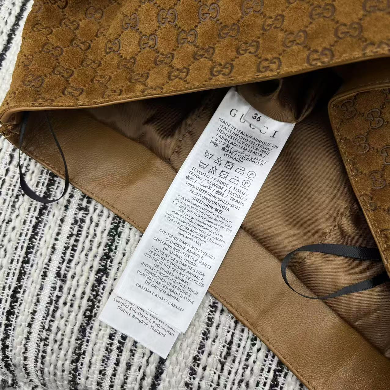 “Gucci 25-Year-Old Velvet Logo Dress: Sheepskin, High Waist, Elegant Back Design” - 图片 9