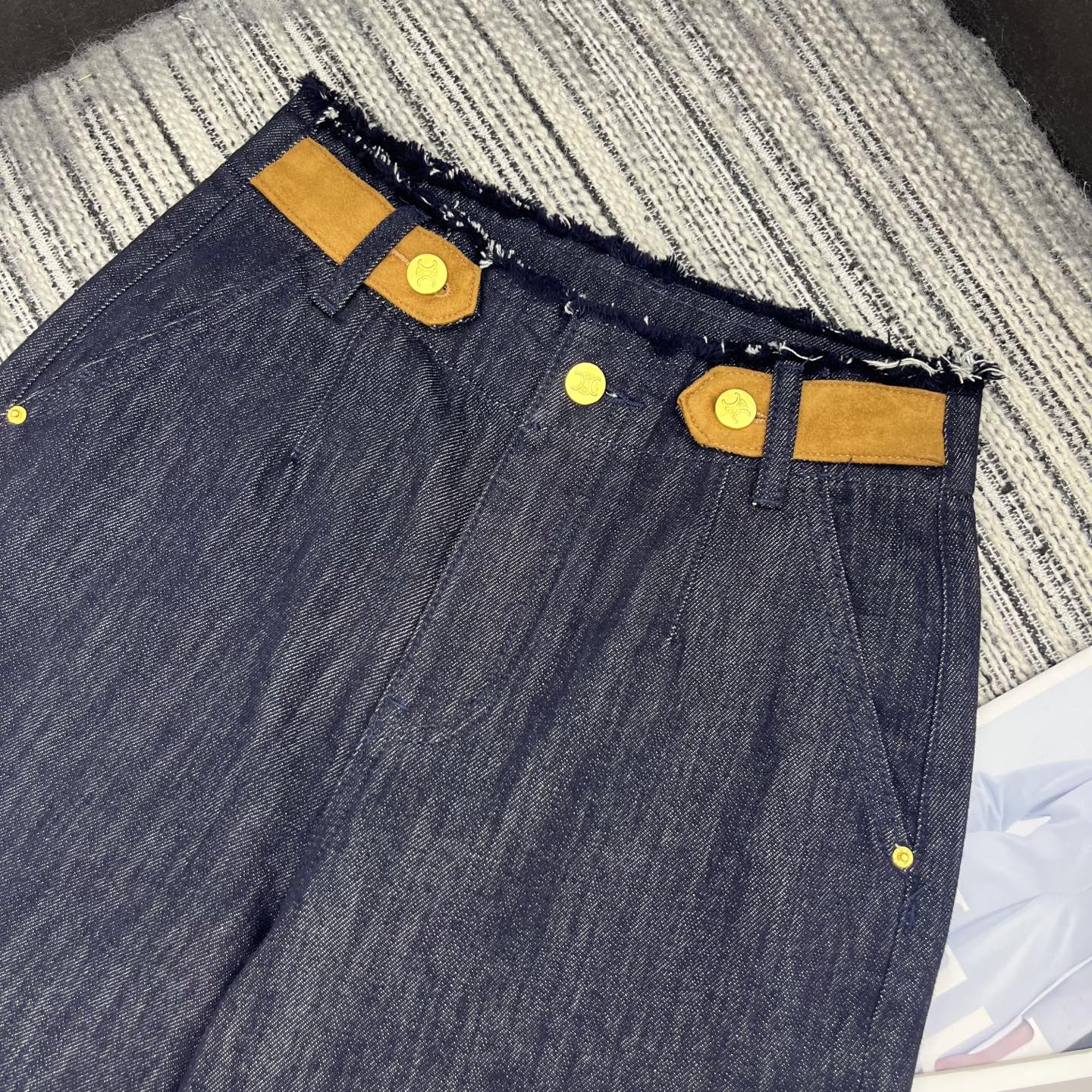 “Stylish P480 One-Size-Fits-All Female Suit with CEL* New Embroidery for High-Legged Jeans” - 图片 2